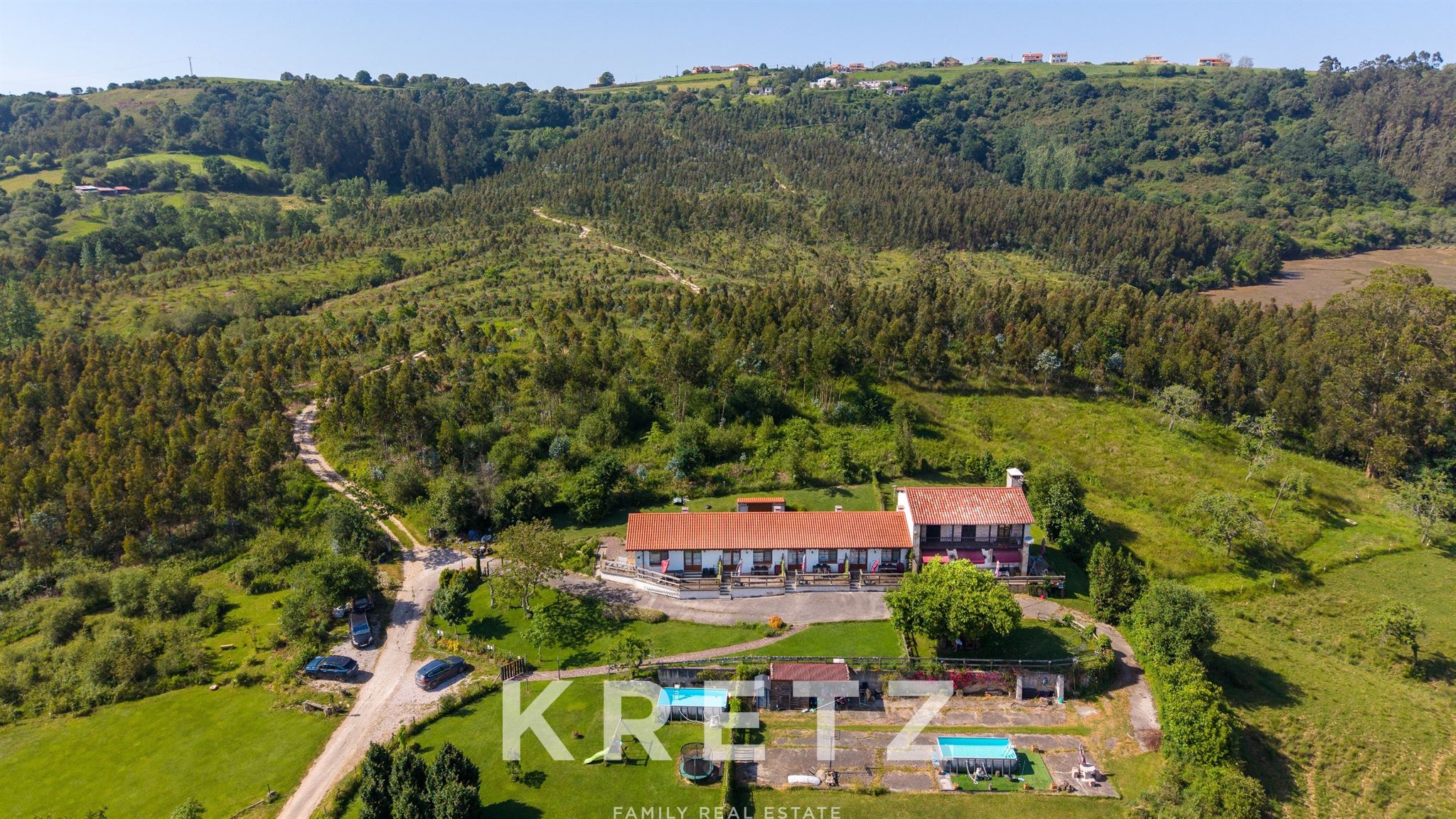 Traditional house and tourist apartments in the heart of Oyambre Natural Park