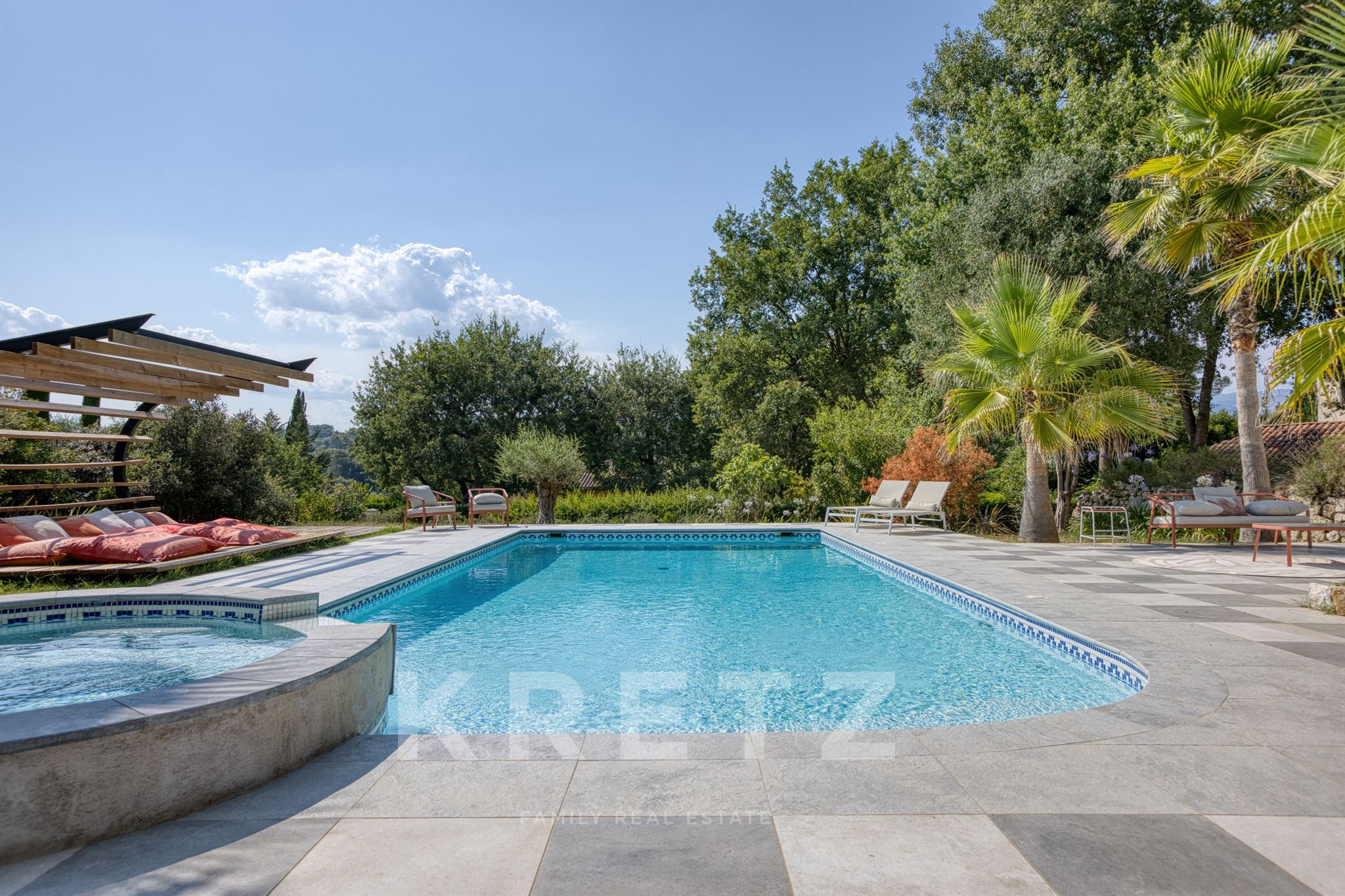 VALBONNE – ELEGANT BASTIDE IN ABSOLUTE PEACE AND QUIET