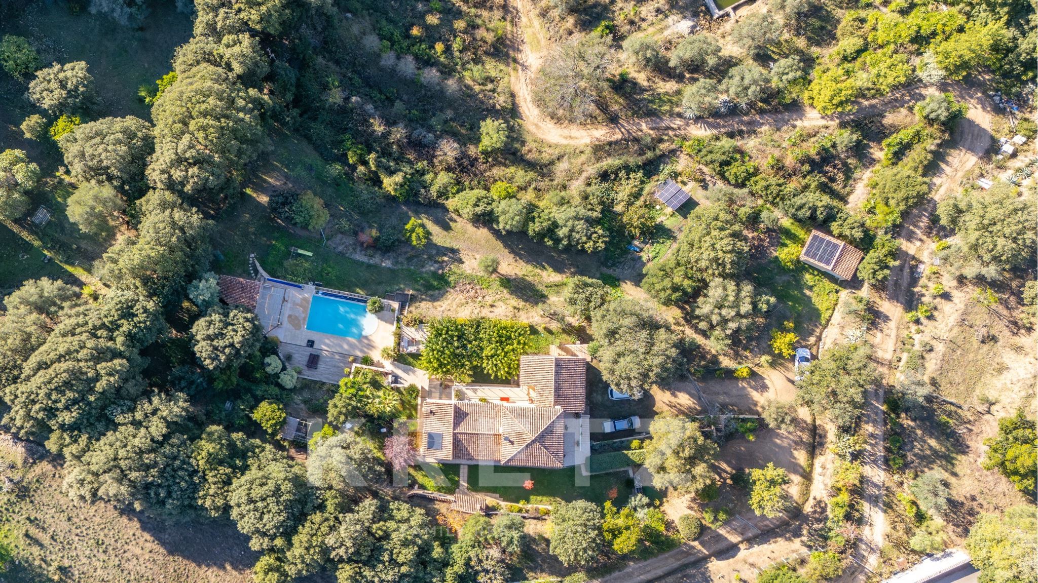 Charming property in the heart of the Corsican maquis with panoramic views over the Gulf of Valinco