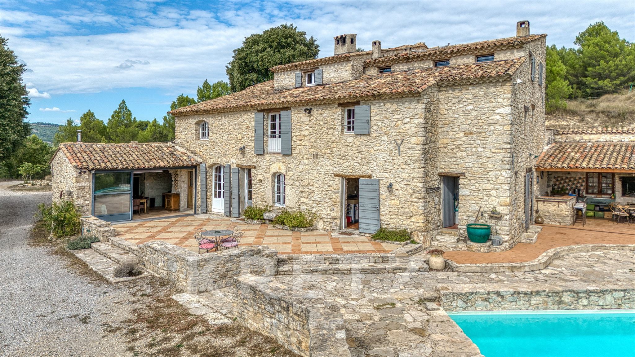 Pierrevert- Parc du Luberon- Ancienne ferme du XIVᵉ siècle entièrement restaurée – Plus de 300 m²