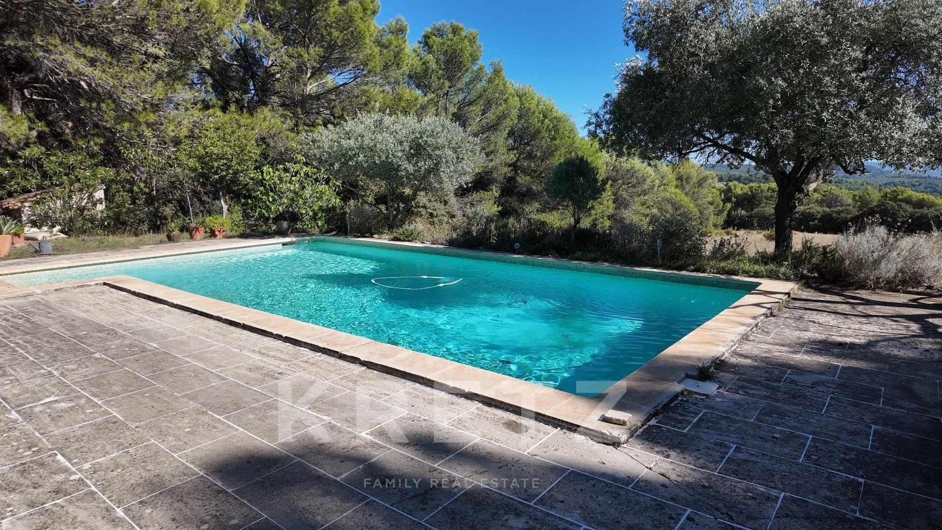 Maison à Lourmarin, l’horizon pour seul voisin