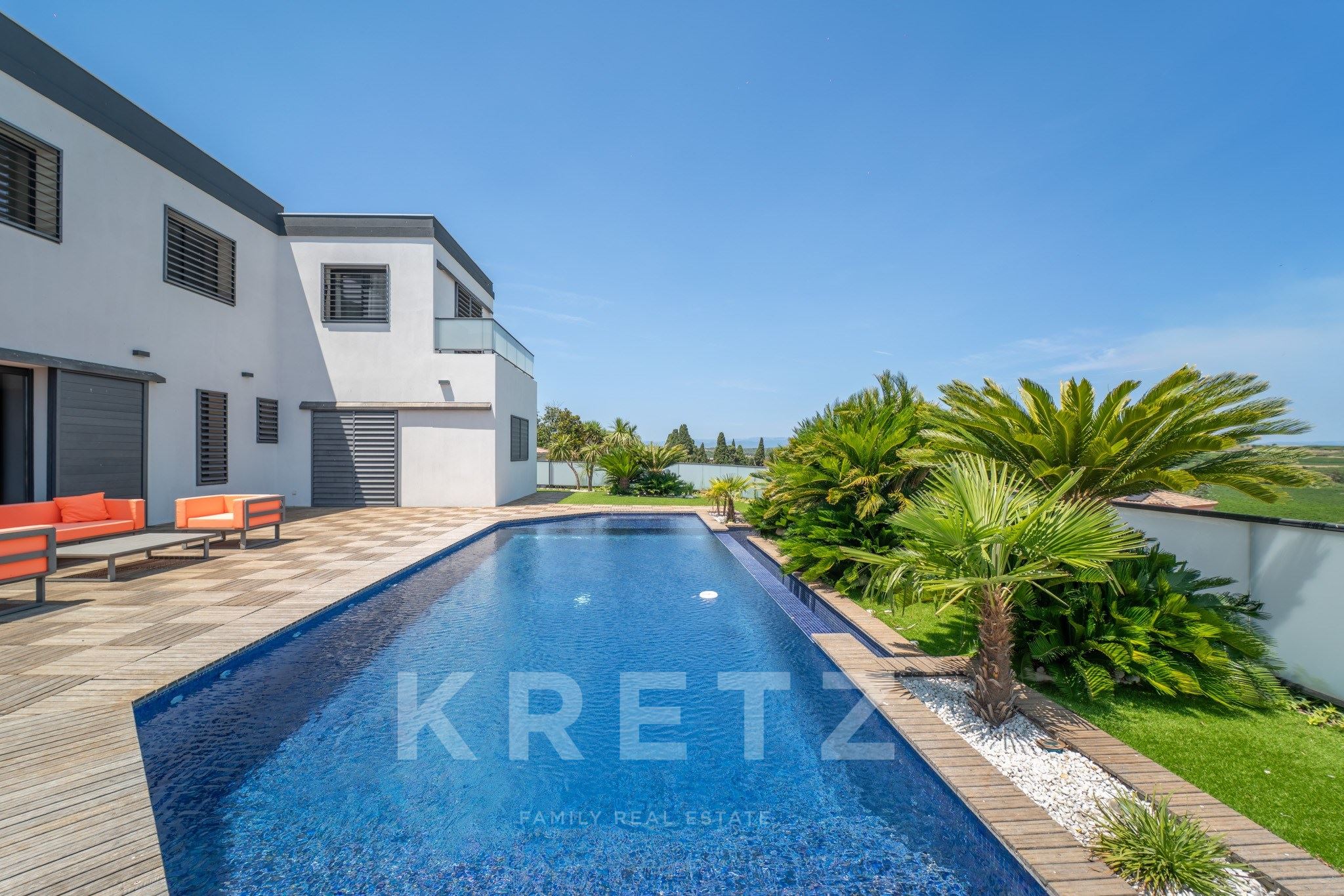 Villa d'architecte avec piscine à débordement