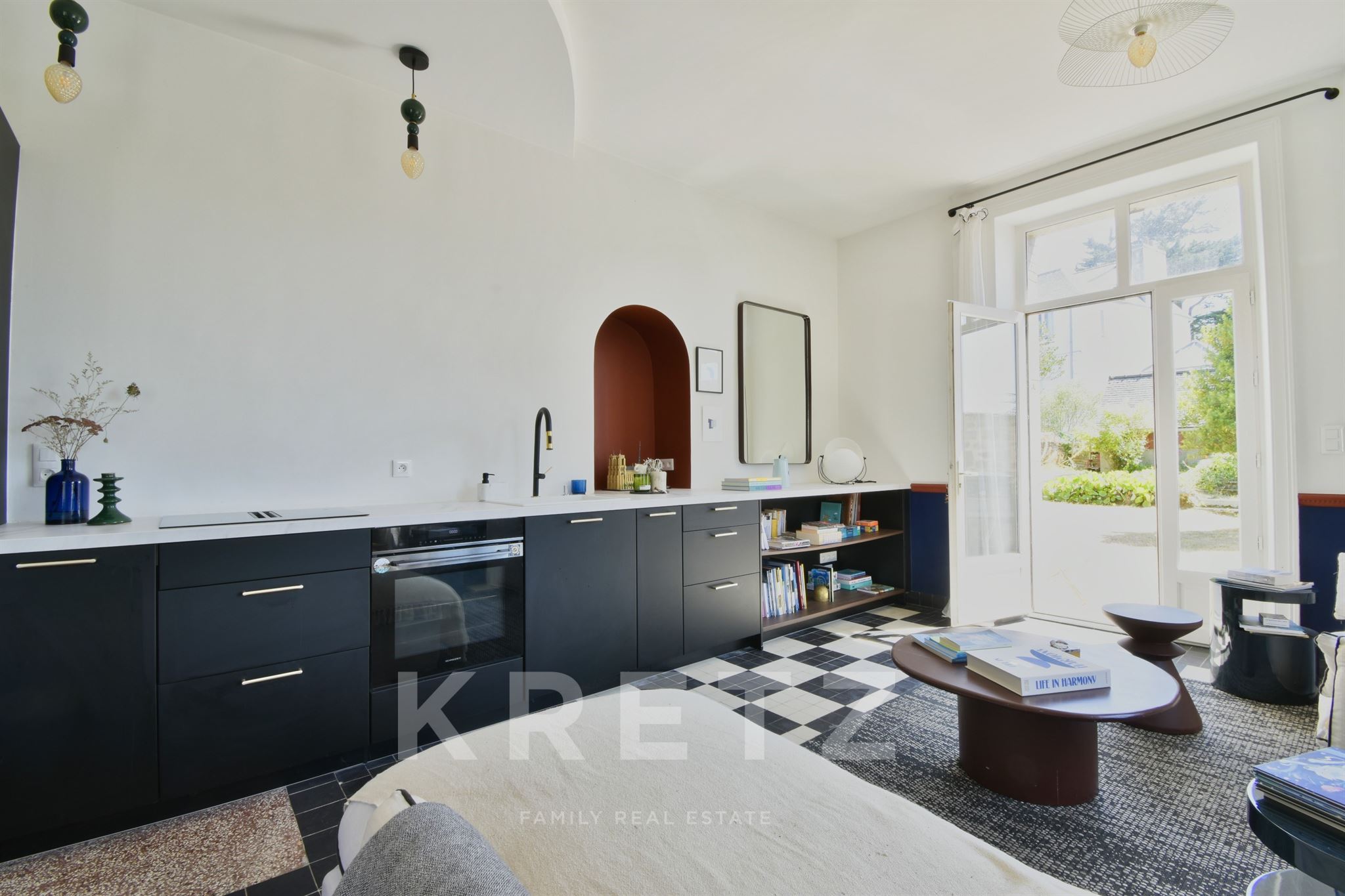 Saint-Briac-sur-Mer – Appartement de caractère rénové par architecte, jardin privatif, garage, à quelques pas des plages et du Château du Nessay