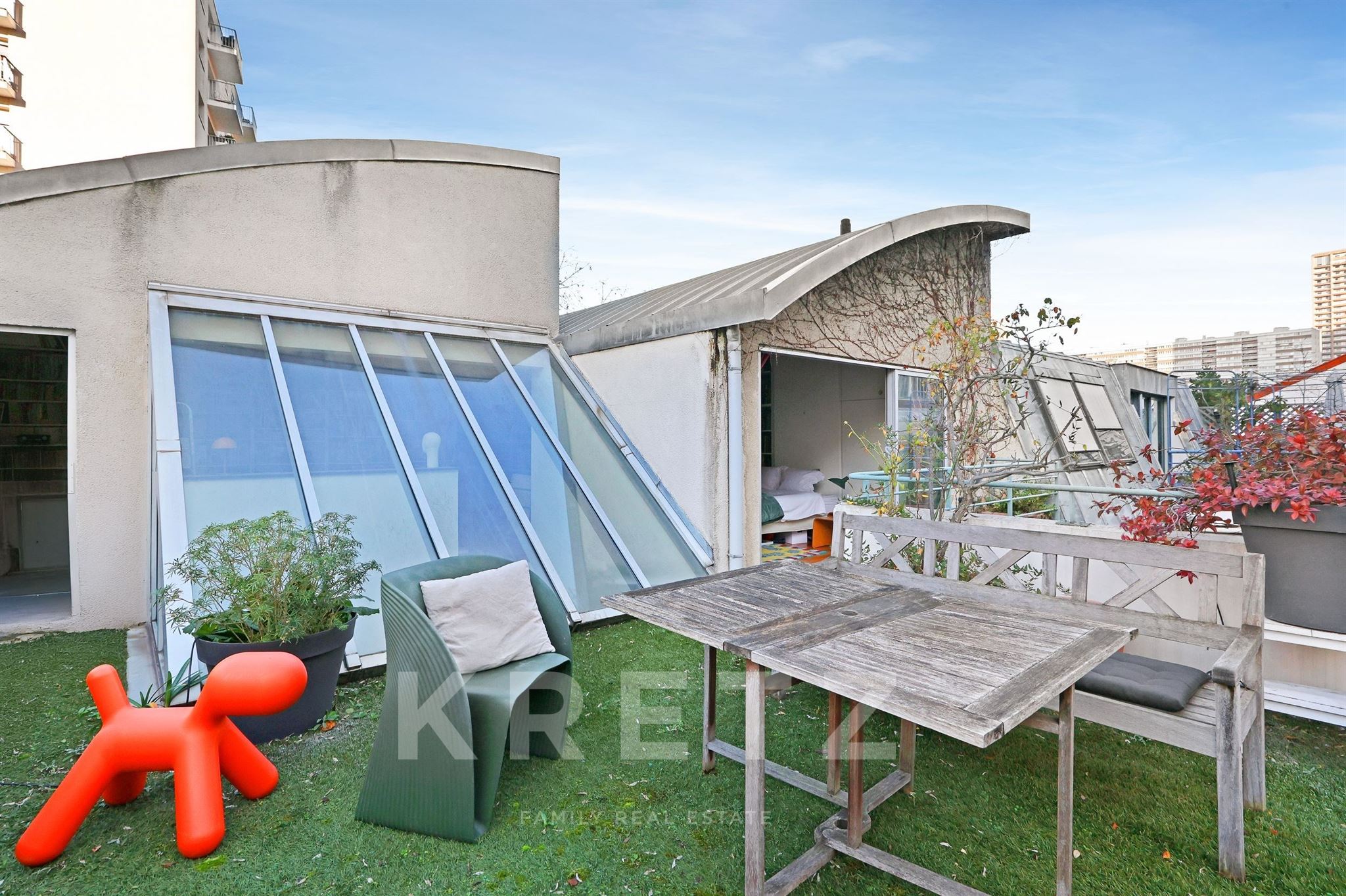 Maison type atelier d'artiste - Professions libérales possible - 189m2 avec terrasse et cour de 47m2