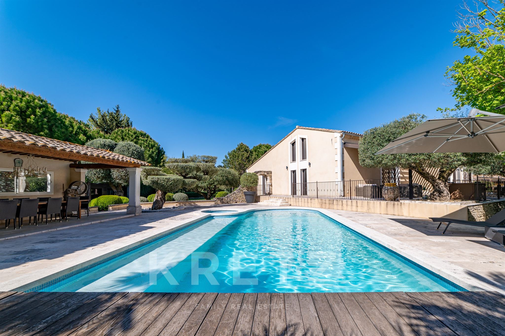 At the gates of Saint-Rémy-de-Provence, an exceptional 320 sqm property set within a landscaped have