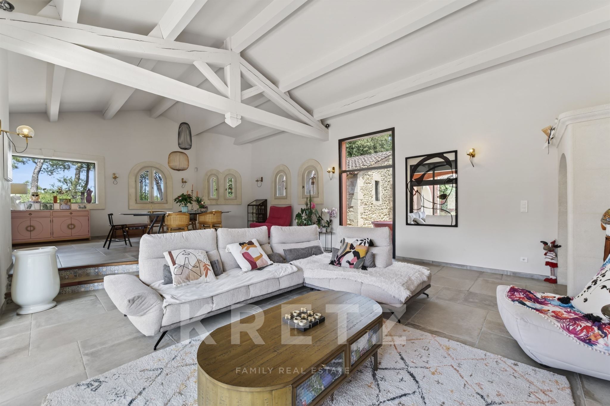 Hacienda contemporánea en un entorno verde exuberante entre Nîmes y Montpellier