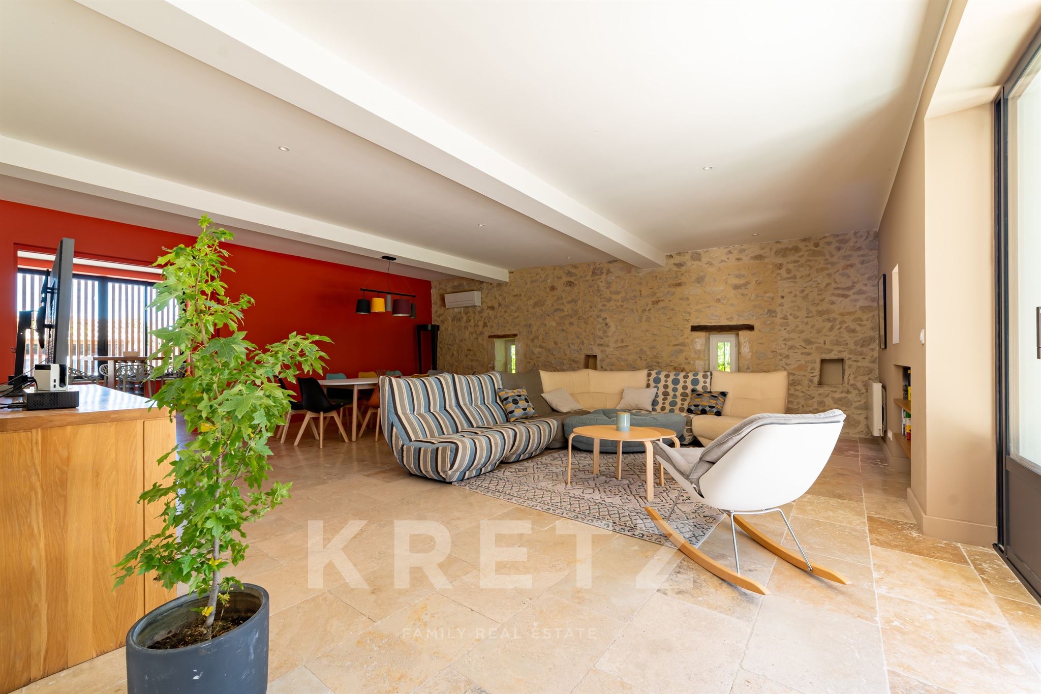 Old barn renovated with swimming pool and land in the heart of countryside Nîmoise