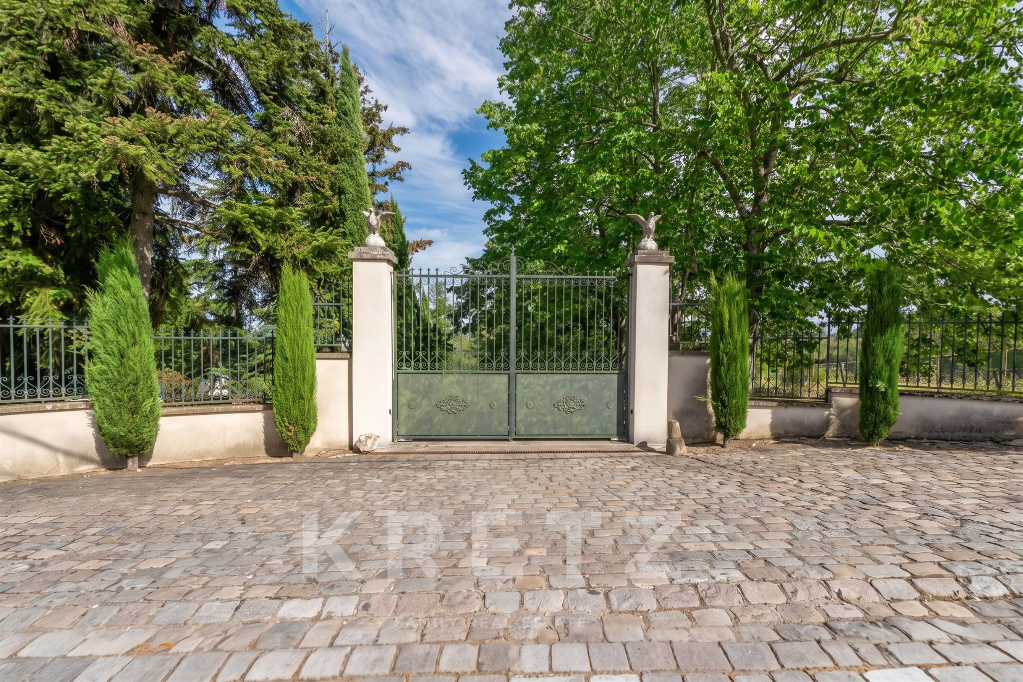 Sainte-Consorce — Une adresse rare avec vue panoramique et son parc de plus d’un hectare