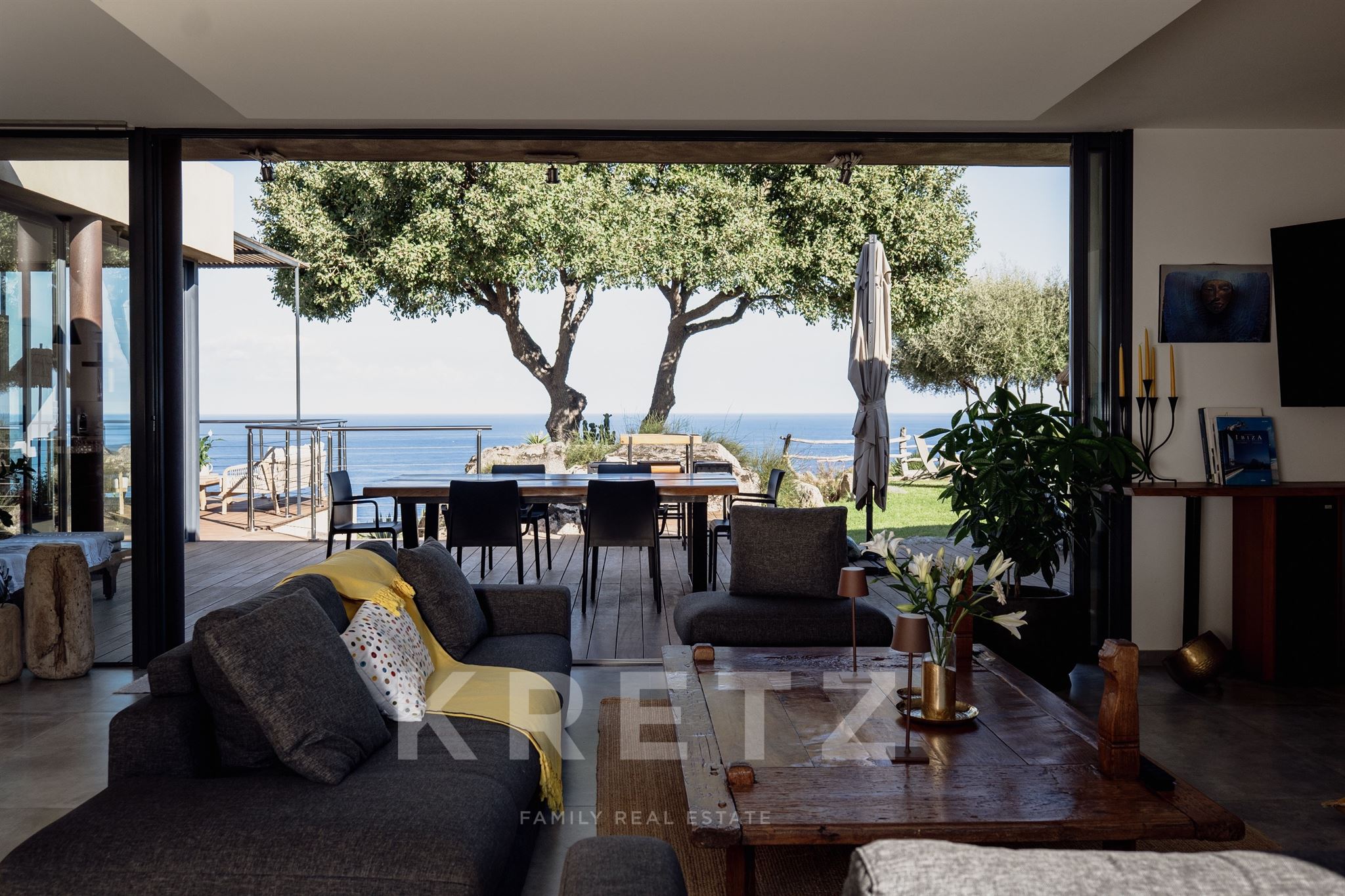 Corbara – Contemporary villa with exceptional sea view