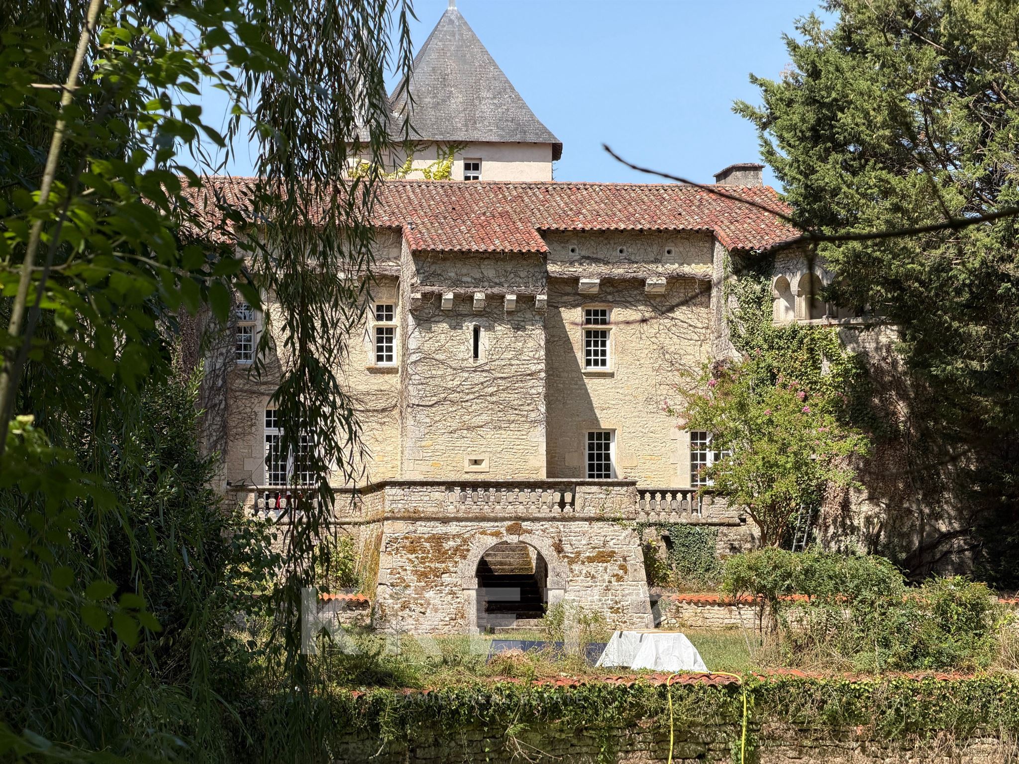 HISTORIC CHÂTEAU • A THOUSAND YEARS OF HISTORY WITHIN A PRIVATE ESTATE