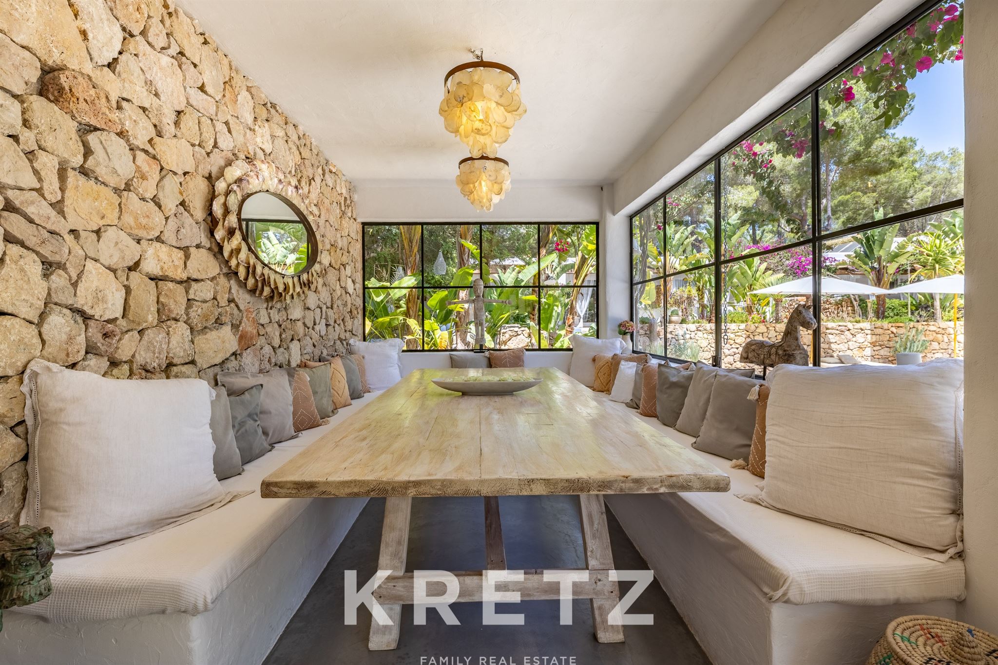 Prestigious finca with tourist license, 12 bedrooms, and large garden just 10 minutes from Ibiza
