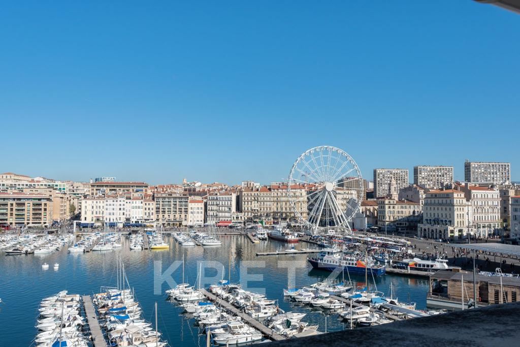 Completely renovated apartment with unobstructed view of the Old Port.