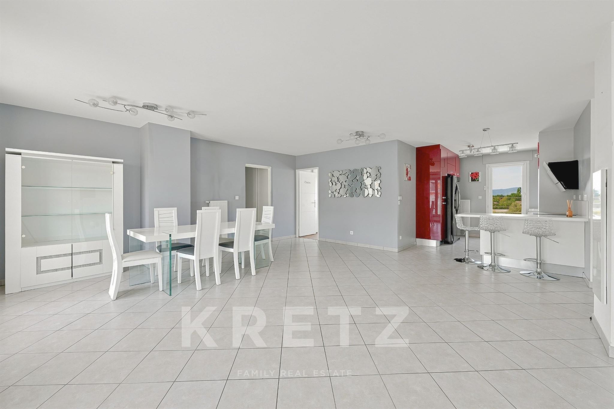 ANNECY – T5 en attique avec 45 m² de terrasses – Résidence de standing – Garage.