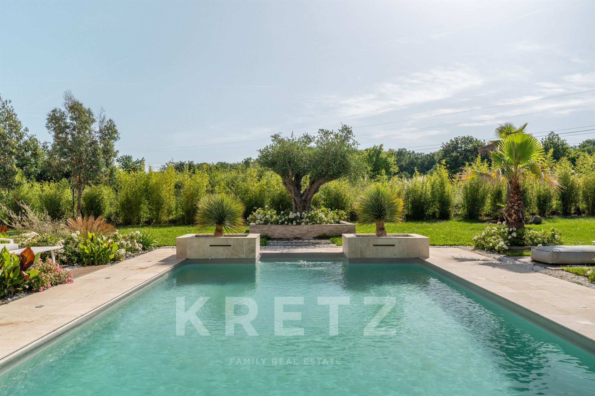 A secluded property on the edge of the forest – Southern charm just 15 minutes from Bordeaux