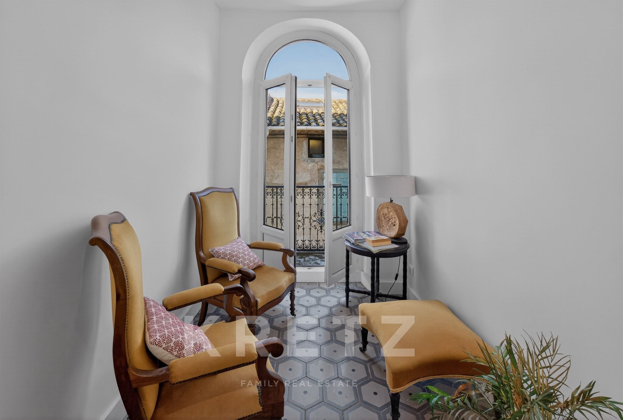 Authentic renovated winegrower's house 290 m² of living space – Swimming pool – 150 m² garage