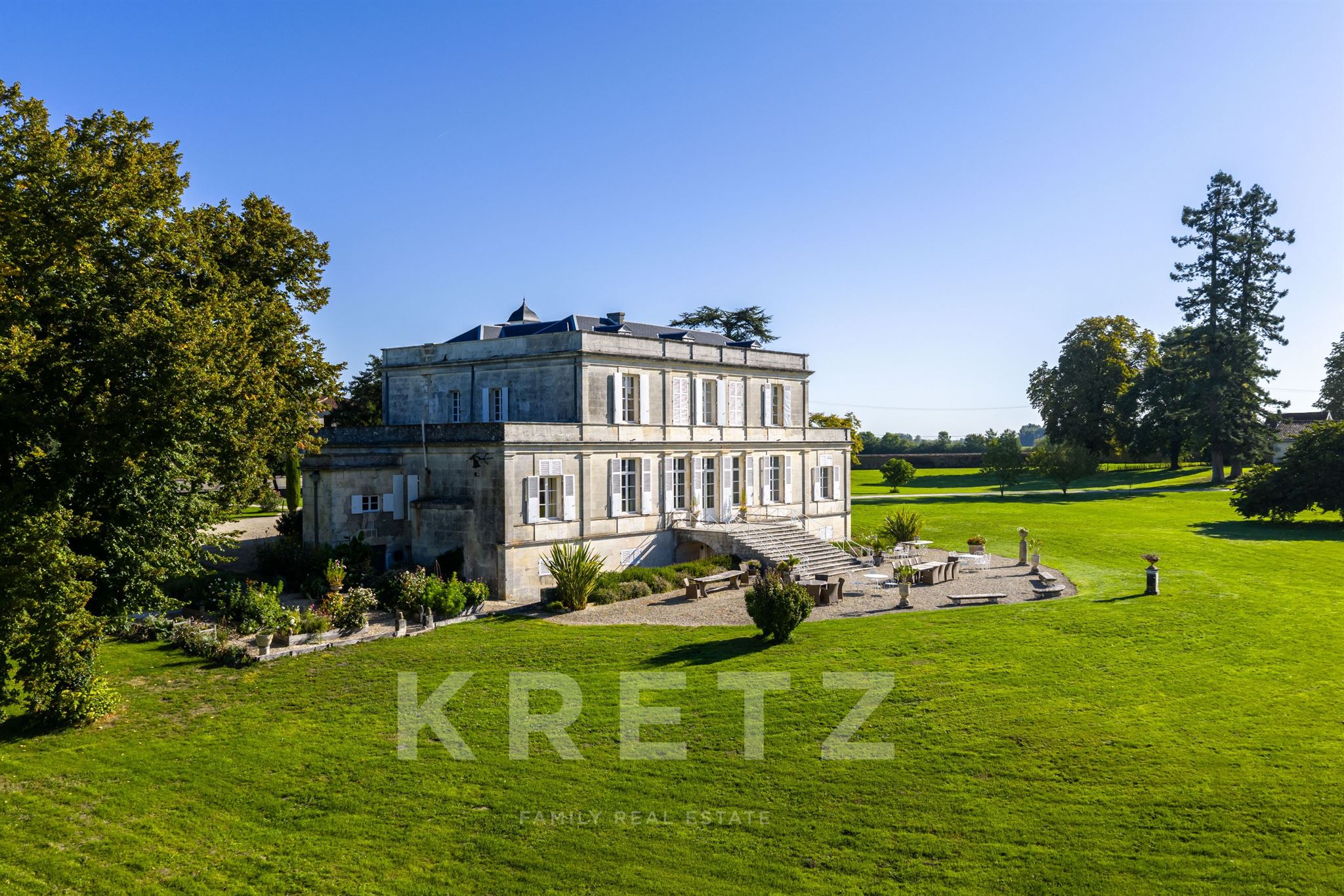 Exceptional renovated 19th-century château on 9 hectares in the heart of Cognac