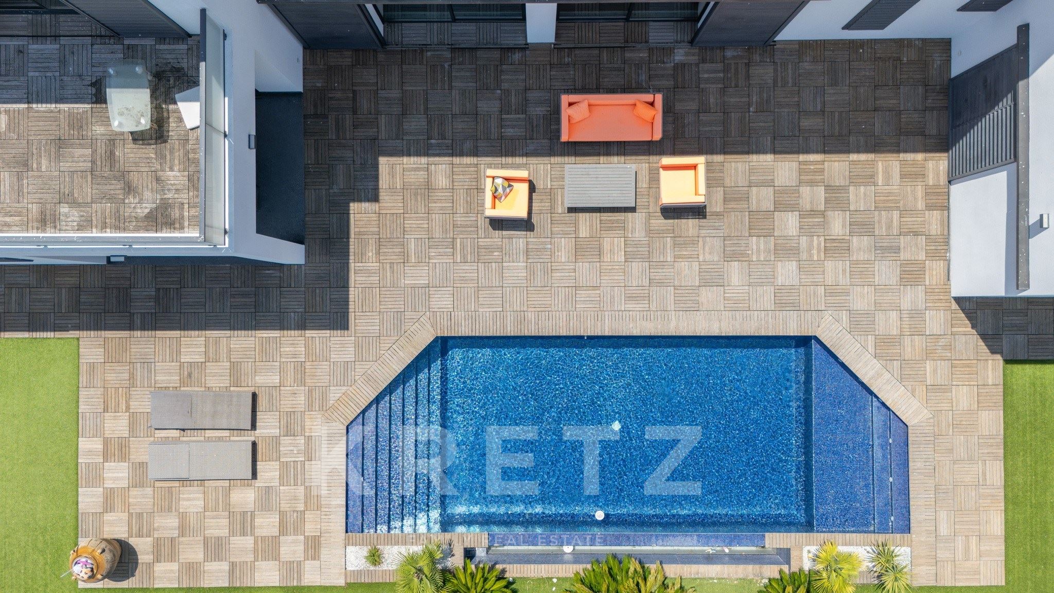 Villa d'architecte avec piscine à débordement
