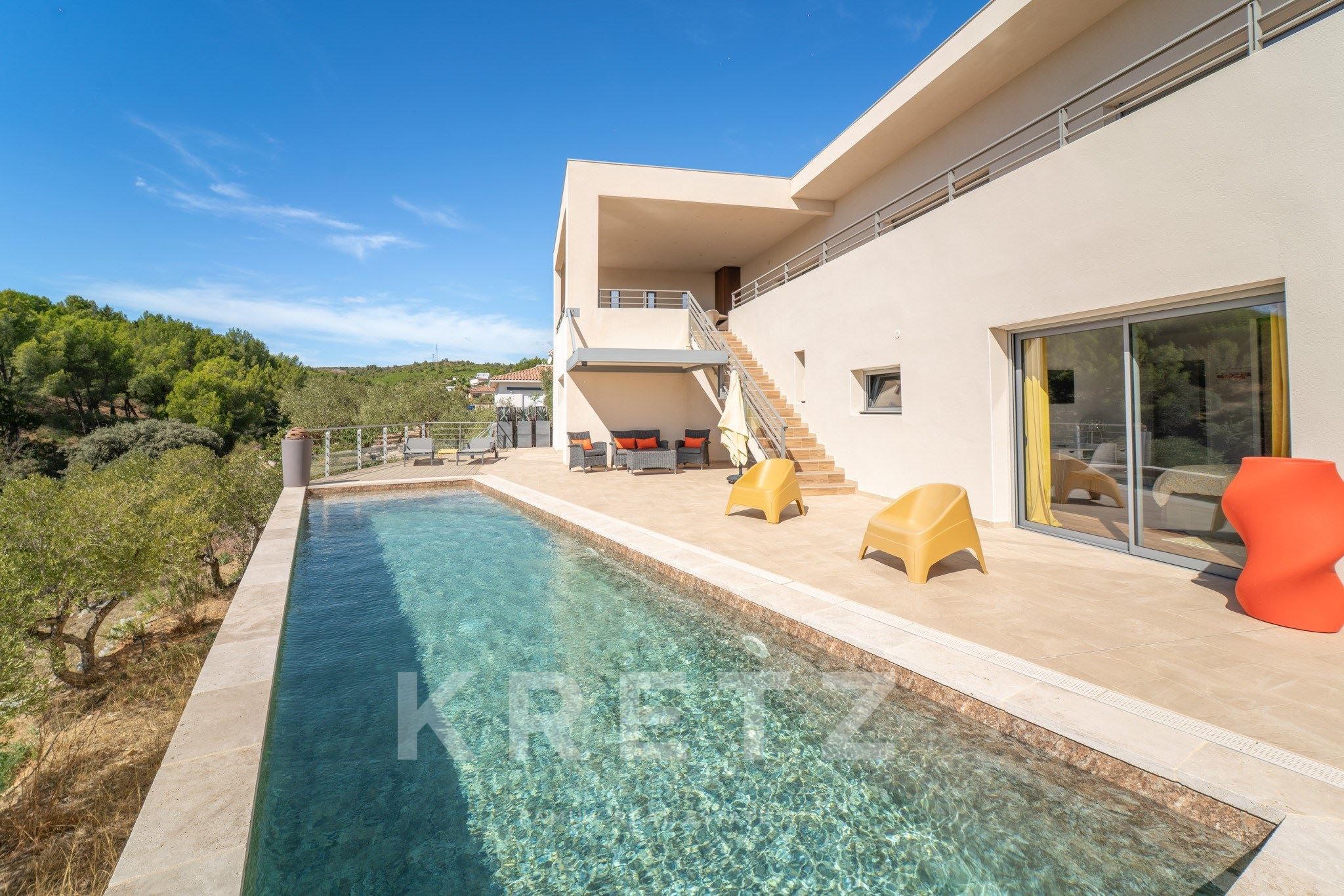 CONTEMPORARY VILLA OF EXCEPTIONAL STANDING — PANORAMIC VIEWS OVER THE BAGES LAGOON