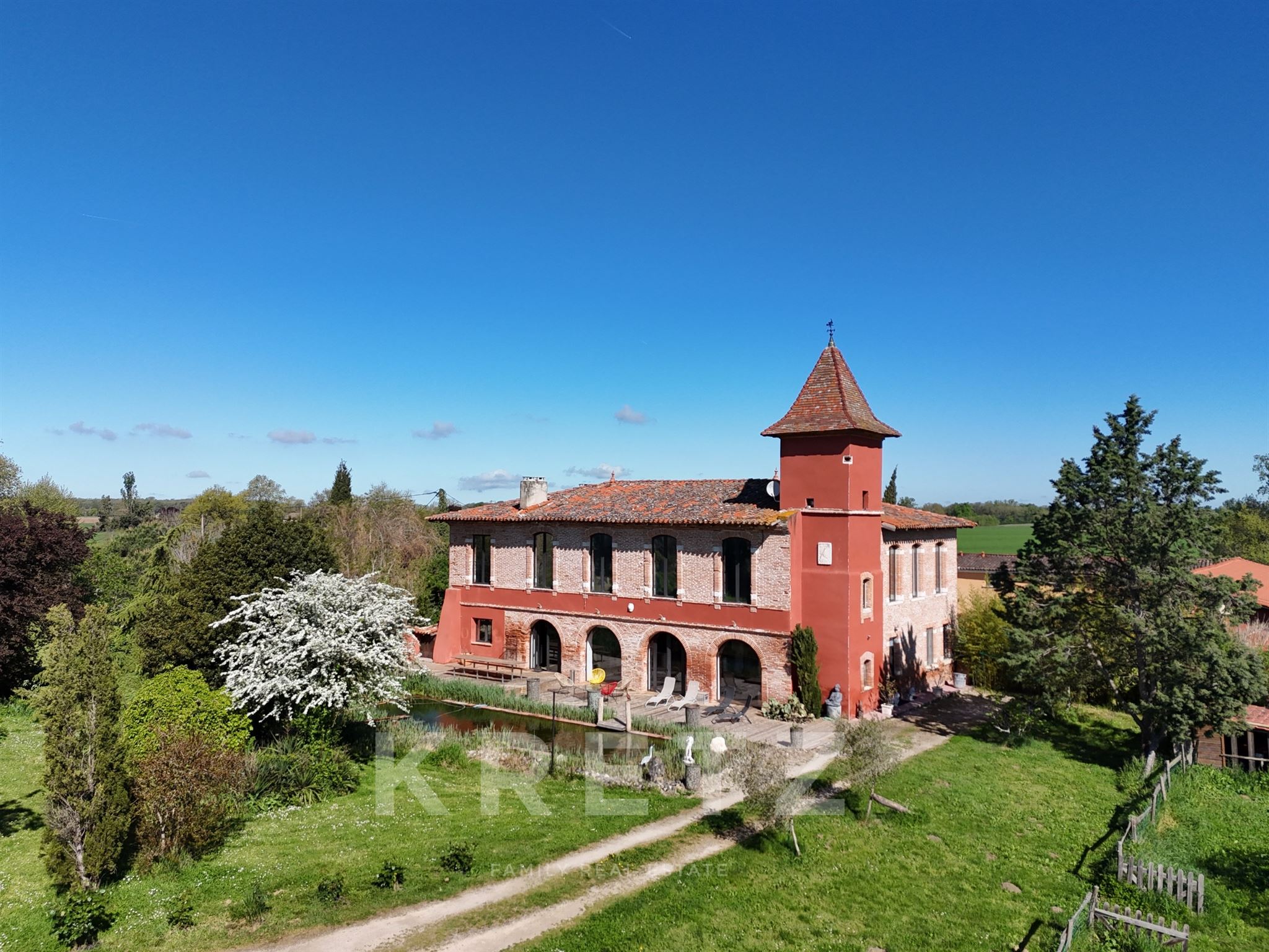 Château rénové 390m2, 9 suites, parc 2 hectares, à 20 minutes de Toulouse