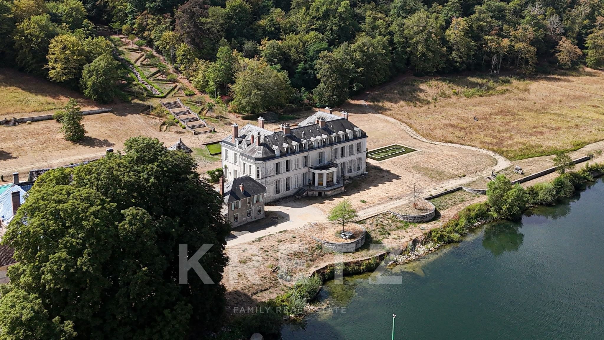 Château de la Rivière — Finca excepcional a orillas del Sena.