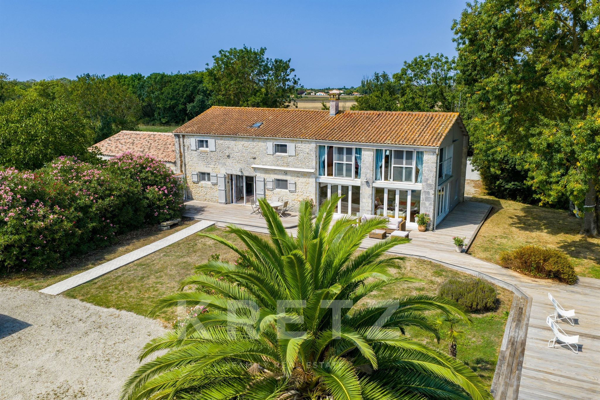 Exceptional property on the island of Oléron, 245 m² in a 1.3-hectare park with swimming pool and pr