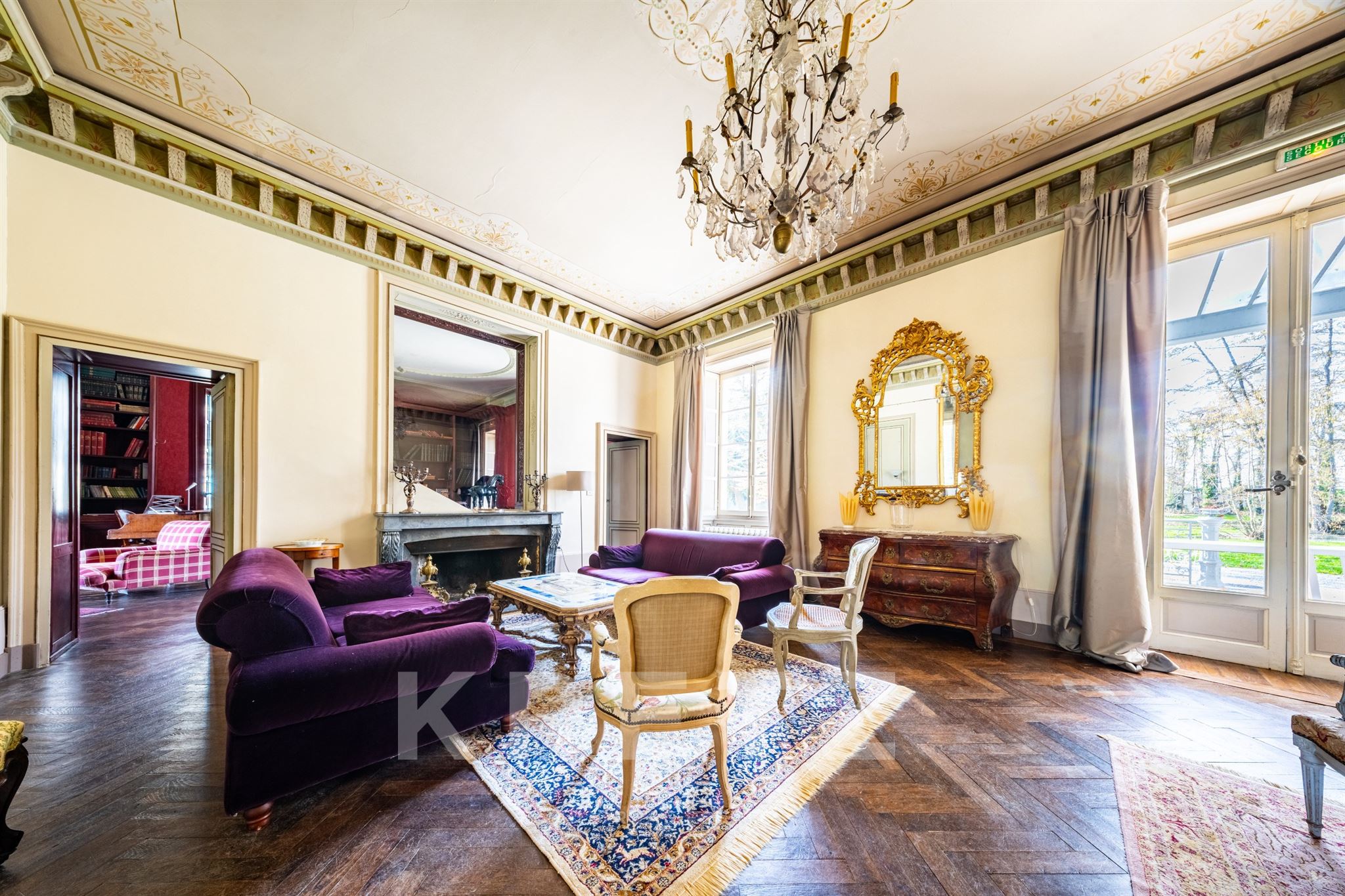 Historic Burgundy Estate near Beaune - 10,7 Acres, Pool, Guest houses et Parkland