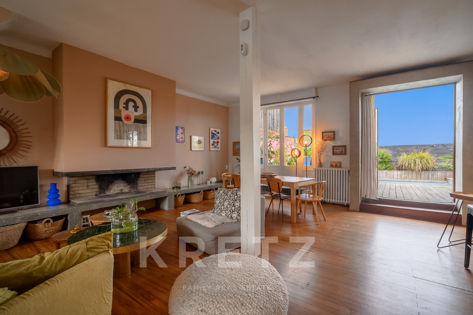 Bordeaux (Nansouty). Rare: 255 m² loft-style house with a rooftop terrace and an integrated pool