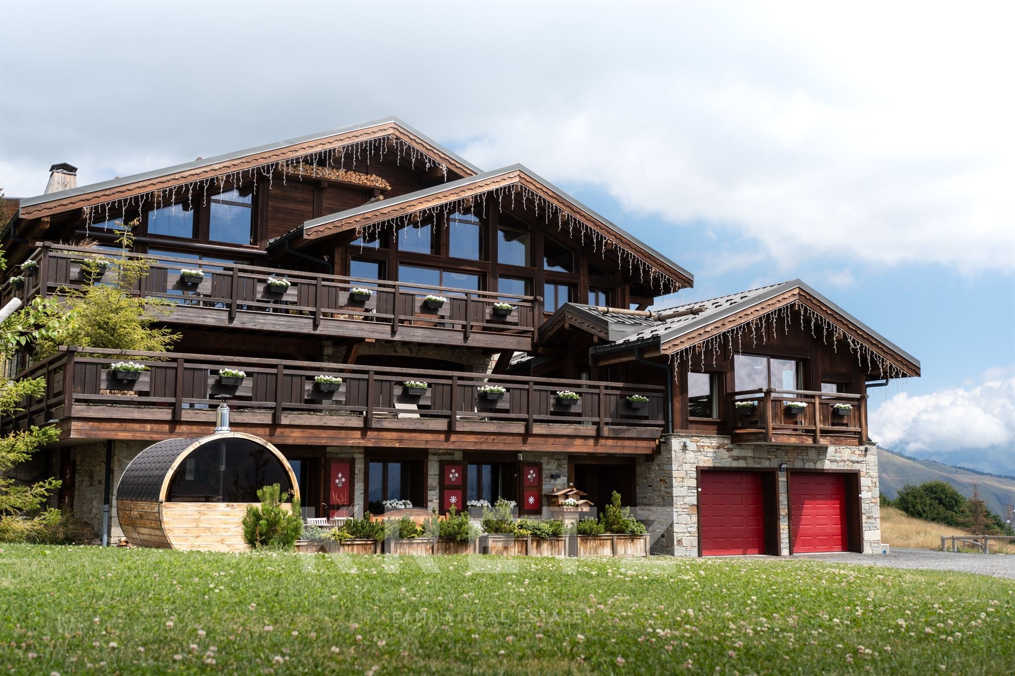 La Toussuire - 1800m Altitude : Grand Standing 629sqm Chalet - Sleeps 24