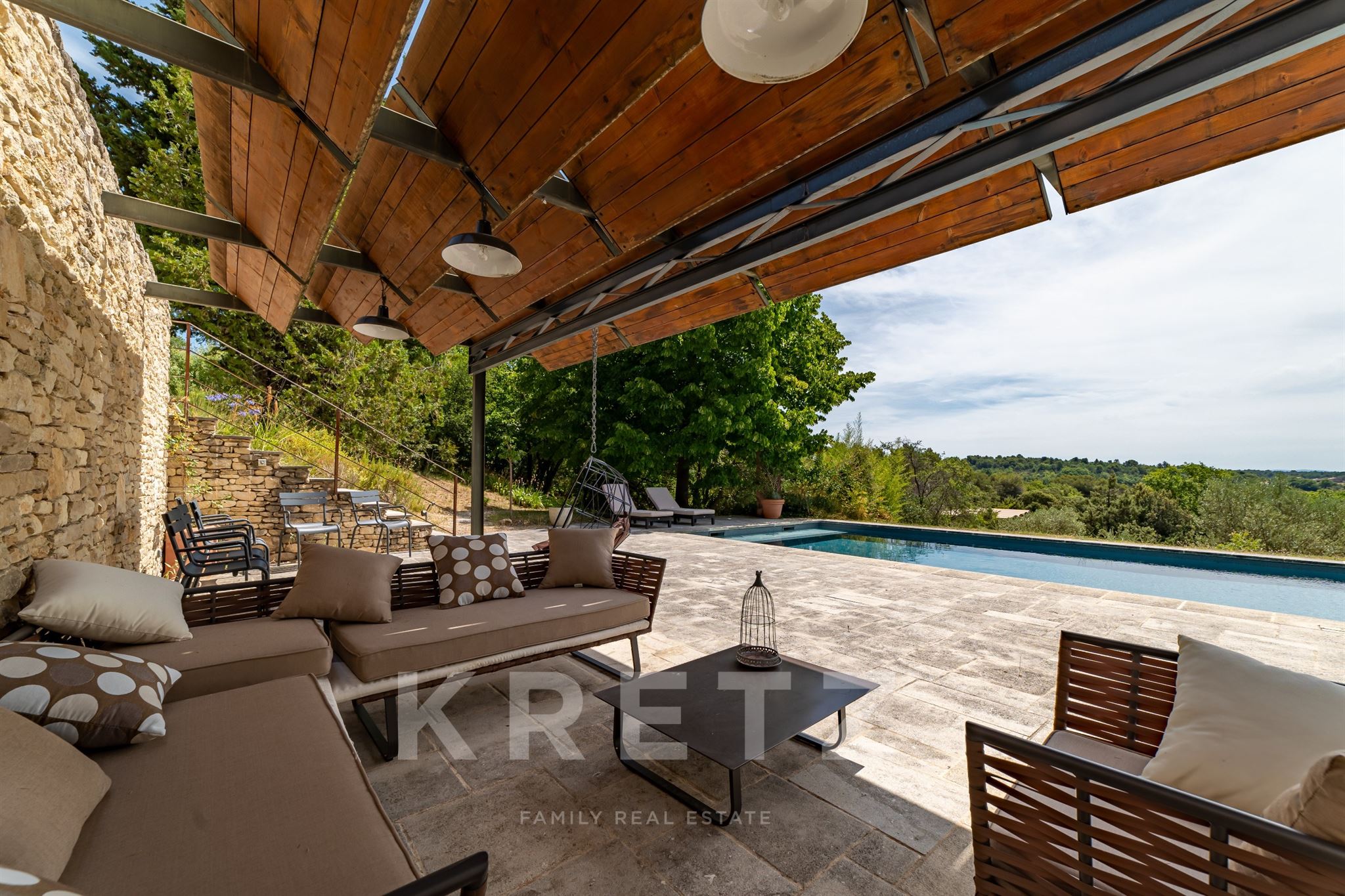 EXCLUSIVITÉ GORDES, MAS EN PIERRE D'EXCEPTION DE 317 M2, 4 HECTARES, VUE PANORAMIQUE