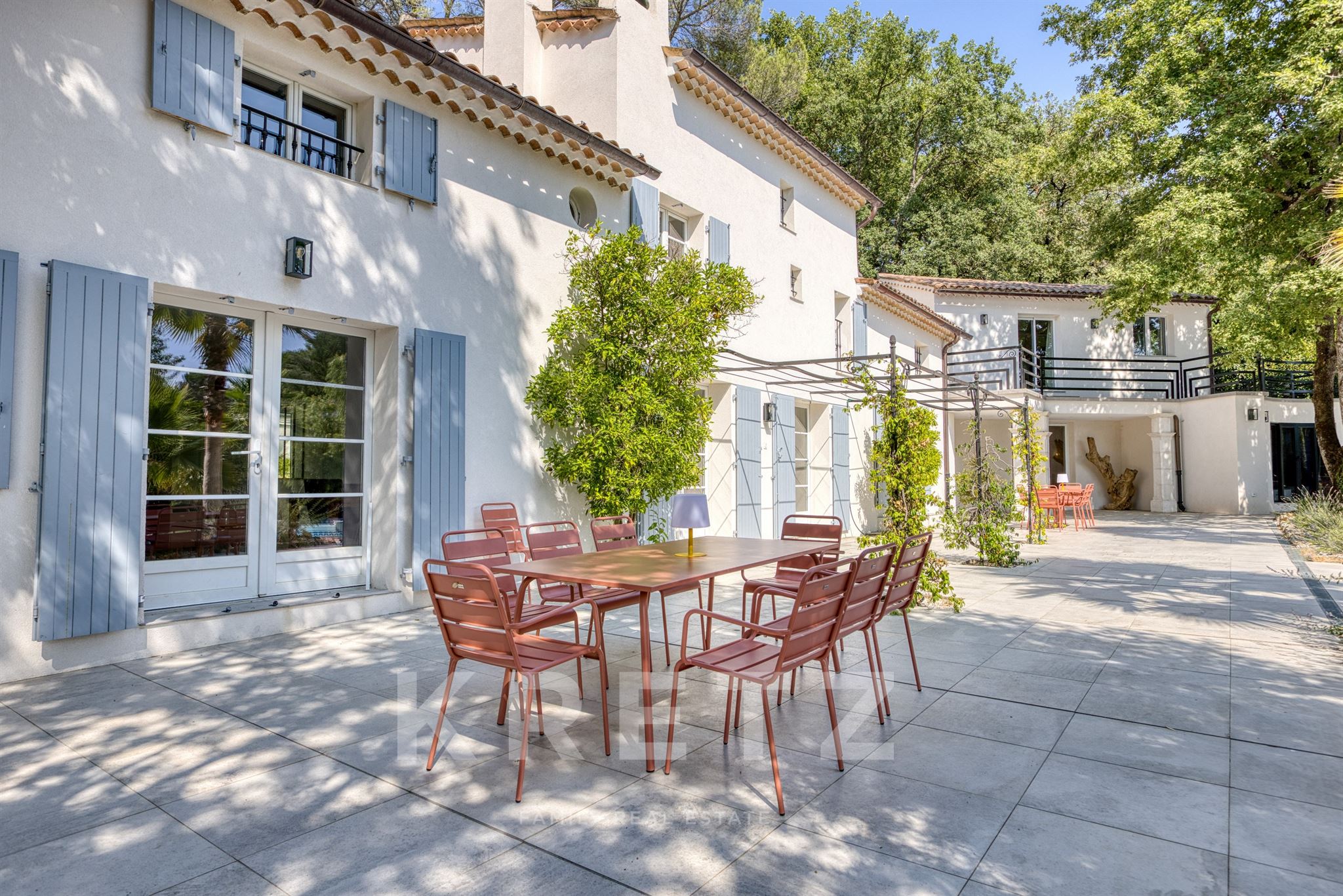 VALBONNE – ELEGANT BASTIDE IN ABSOLUTE PEACE AND QUIET