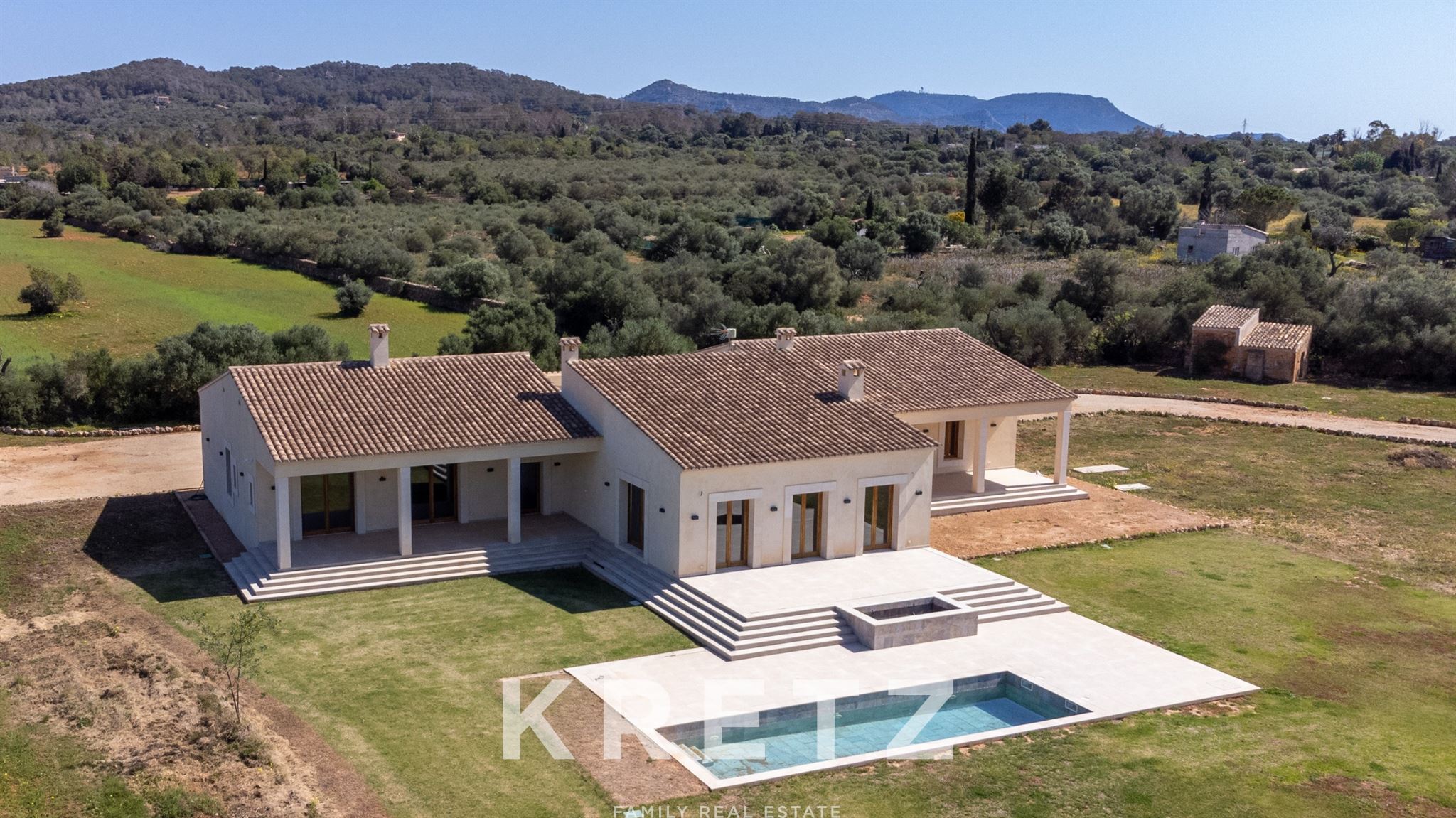 Contemporary Villa with Pool on a Large Plot in Llucmajor