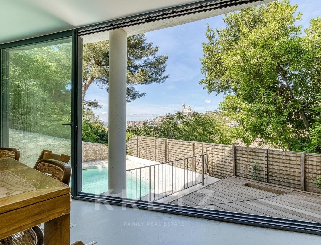 Marseille 7è Roucas Blanc - maison d'architecte avec piscine