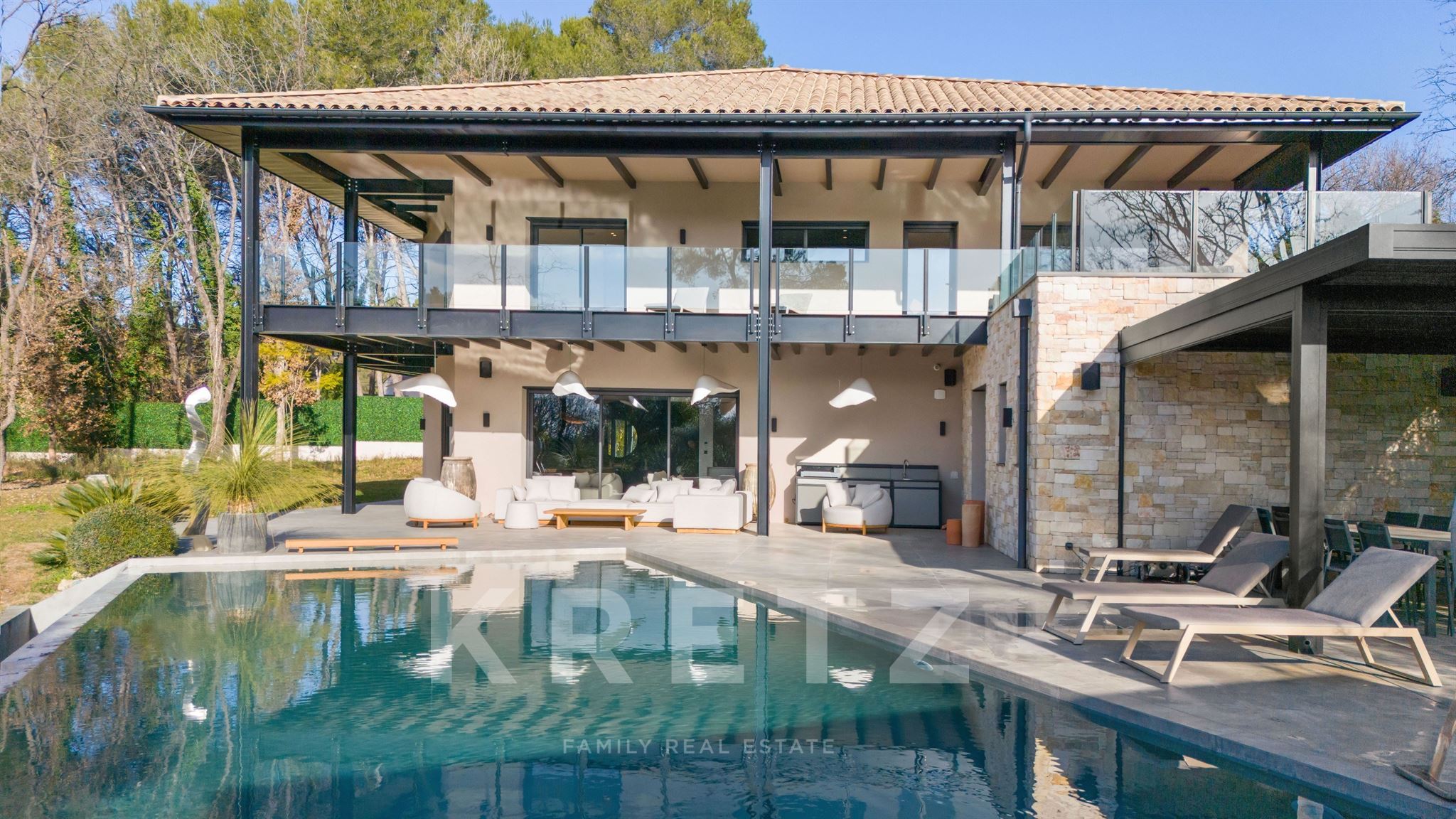 Contemporary villa a stone's throw from Royal Golf