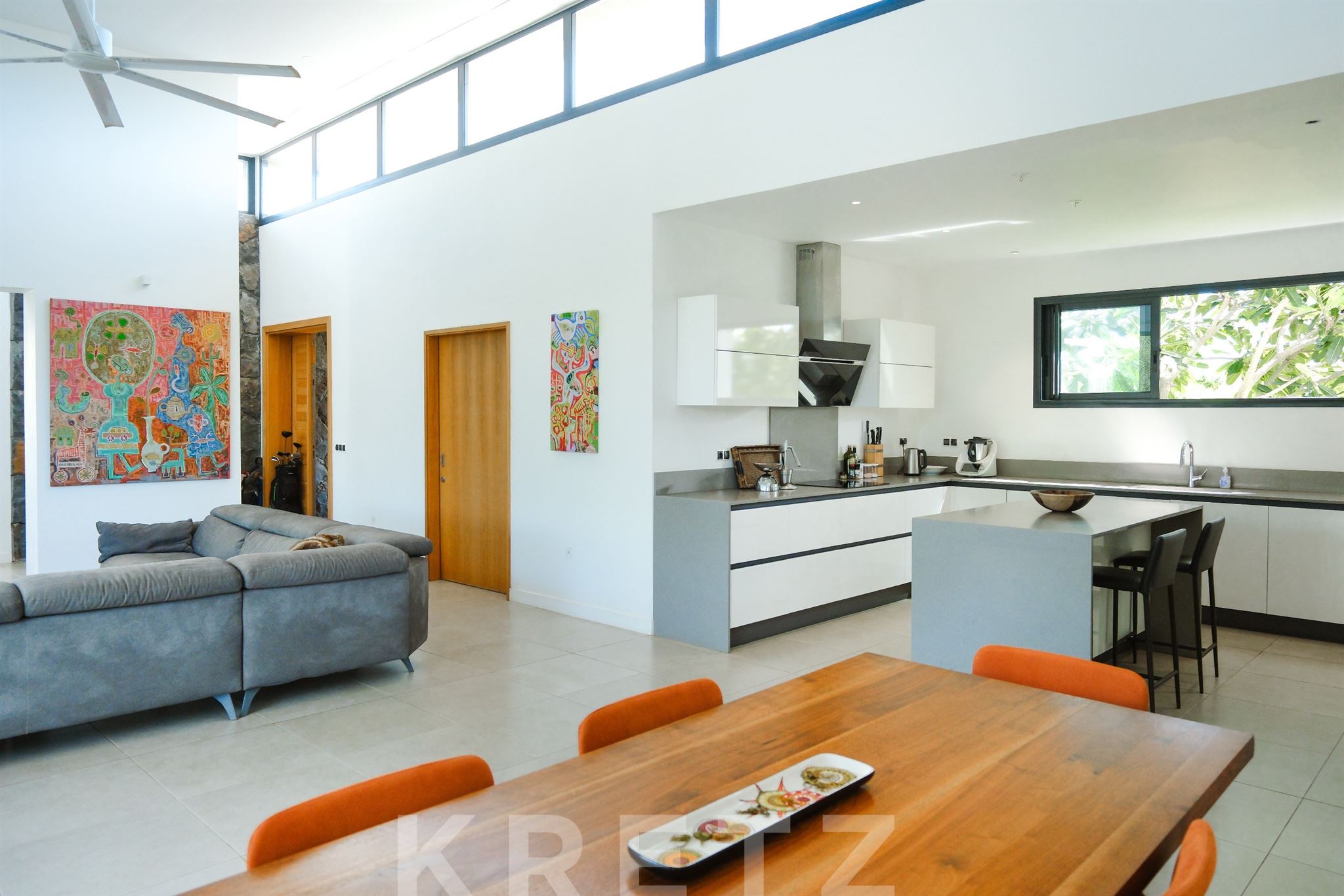 Contemporary 5-bedroom villa in a preserved natural setting