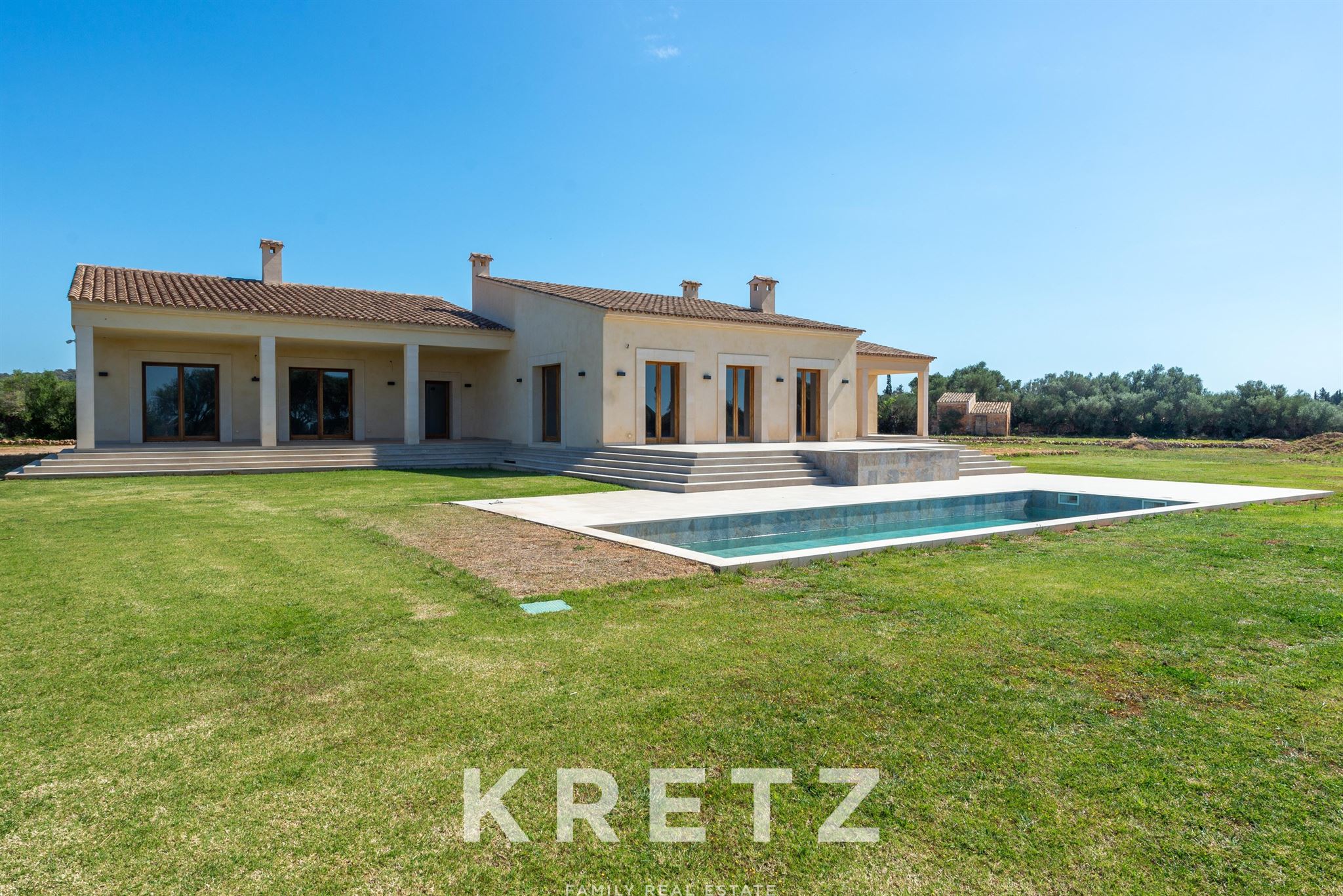 Contemporary Villa with Pool on a Large Plot in Llucmajor