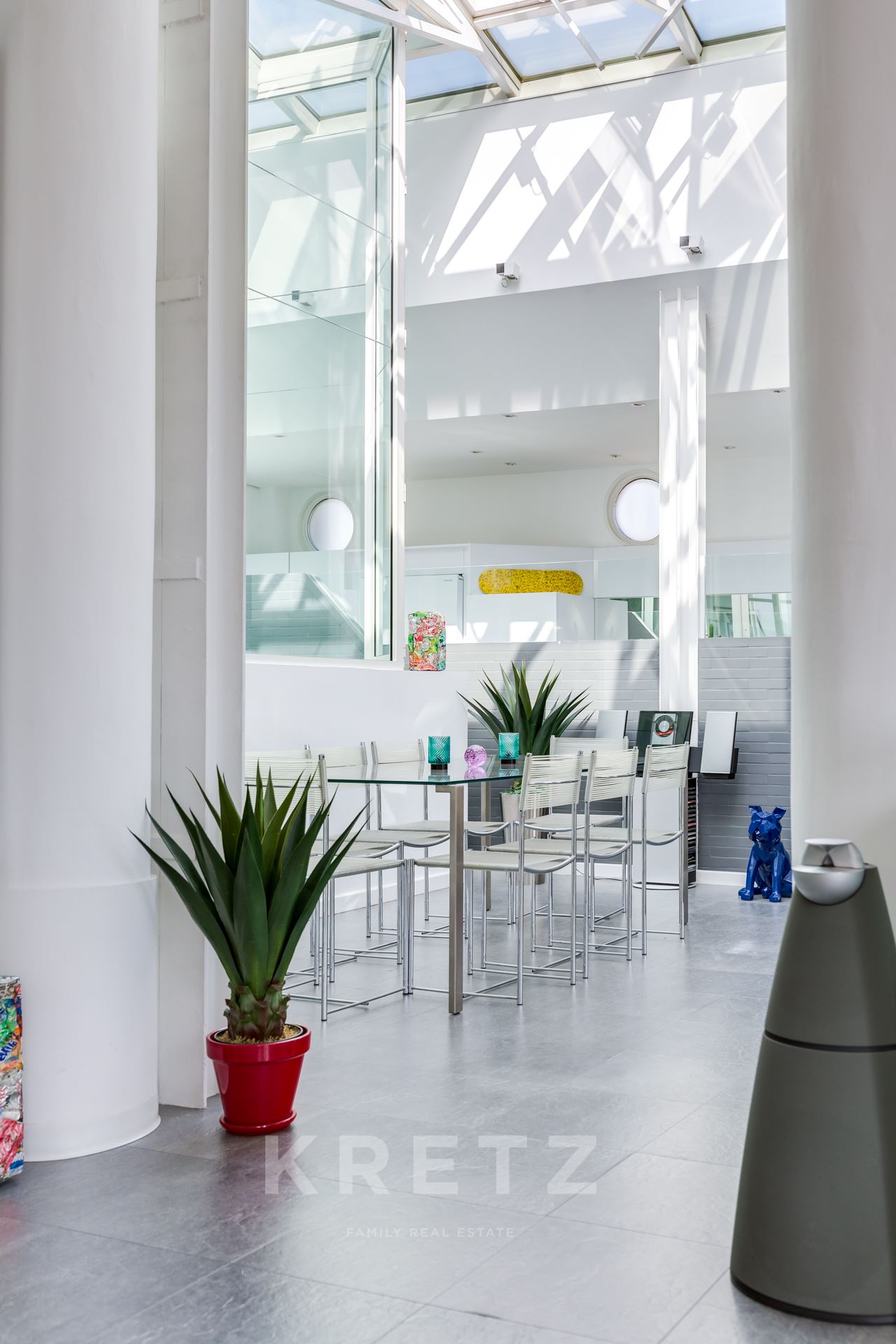 Architect-designed loft on top floor