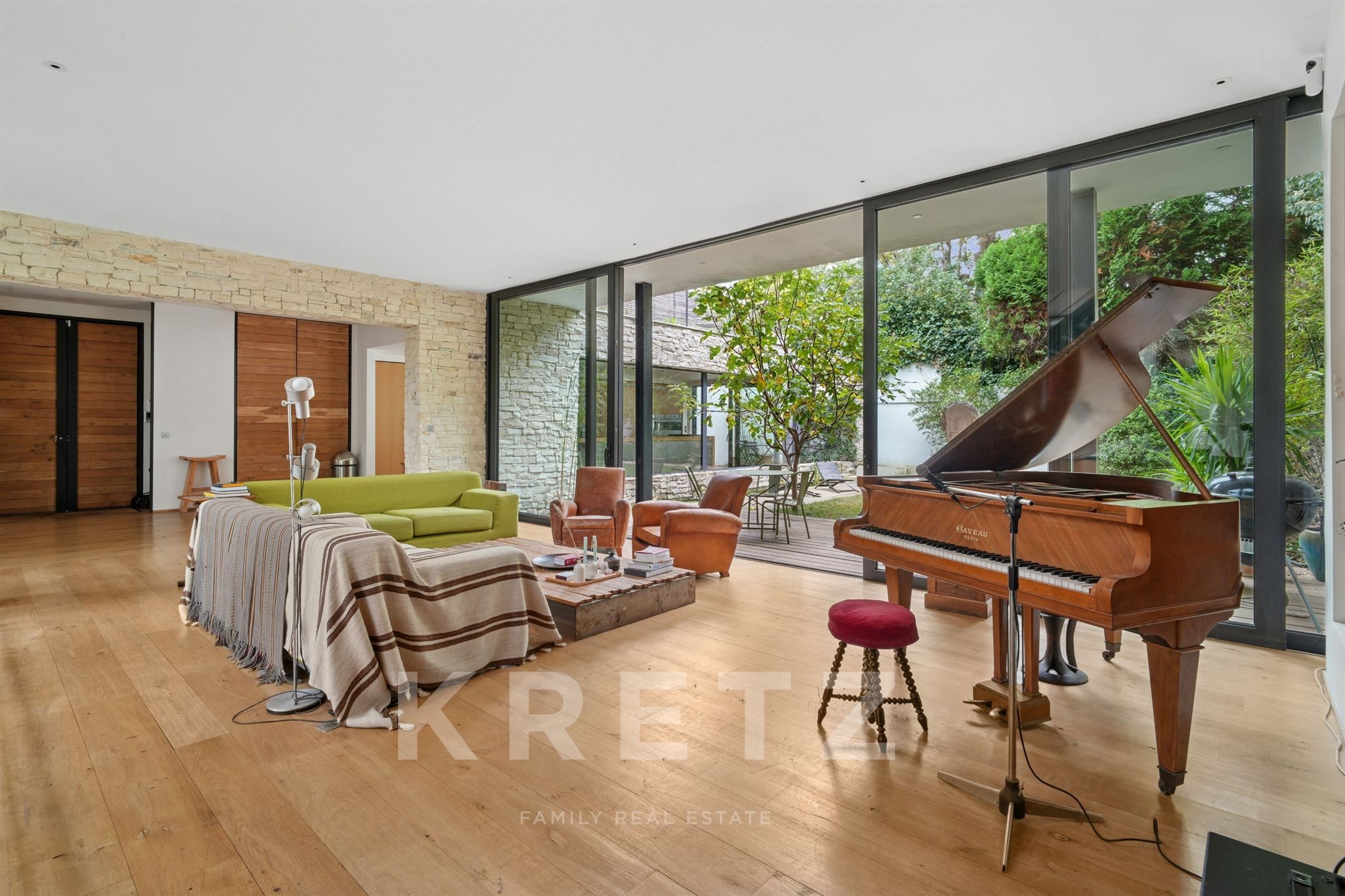 Modern house in Colombes