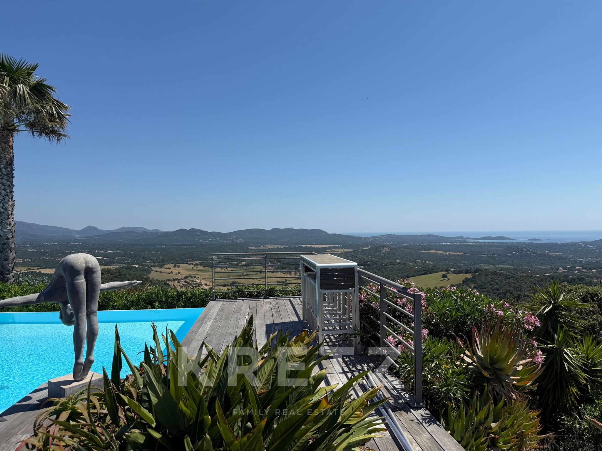 Villa de 306 m² entre ciel et mer avec piscine