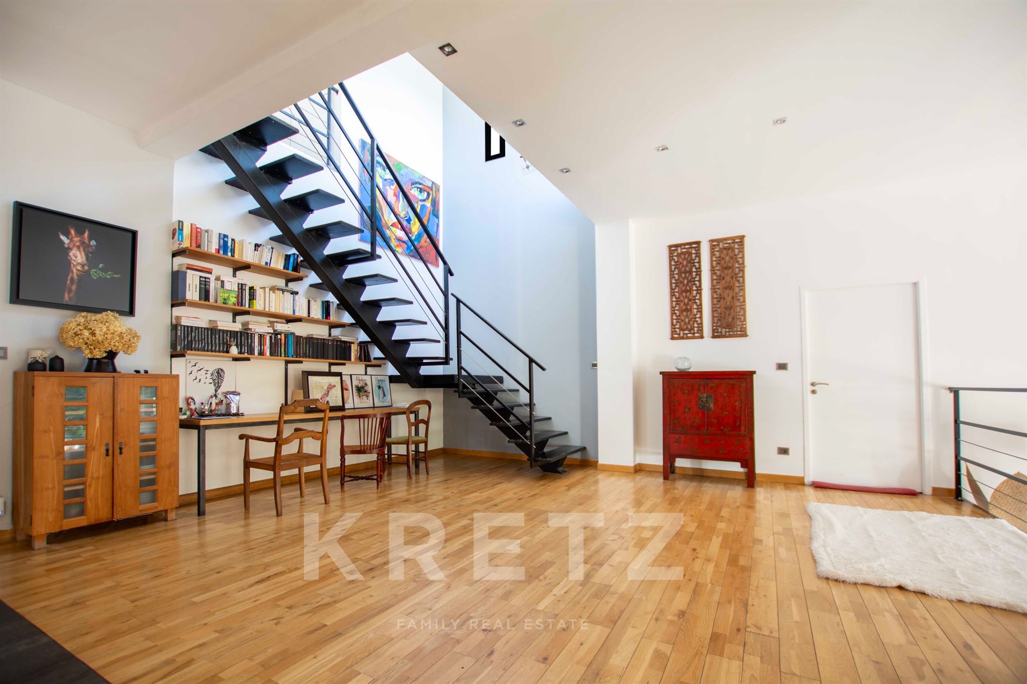 CONTEMPORARY PROPERTY – PANORAMIC VIEWS OVER THE SAÔNE & MONTS D’OR