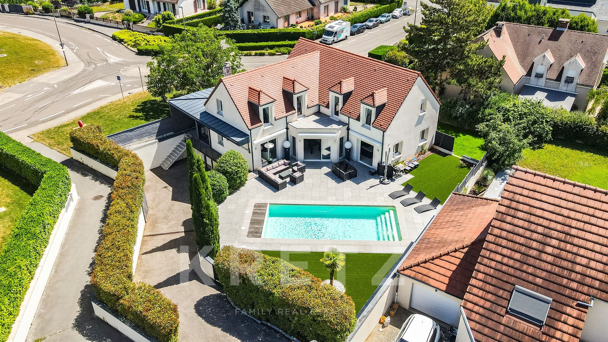 RARE  SUR SECTEUR PRISE - CONTEMPORAINE FAMILIALE AVEC PISCINE - AUX PORTES DE DIJON