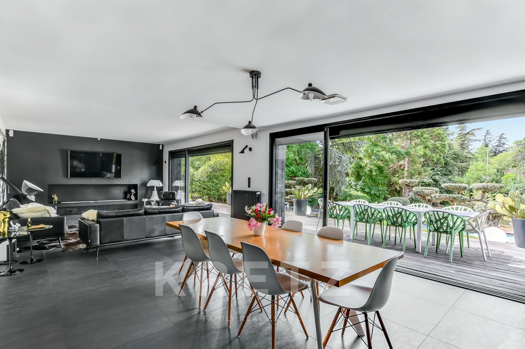 EXCLUSIVITE ! CONTEMPORAINE AU LAC DE SAINT-FERRÉOL