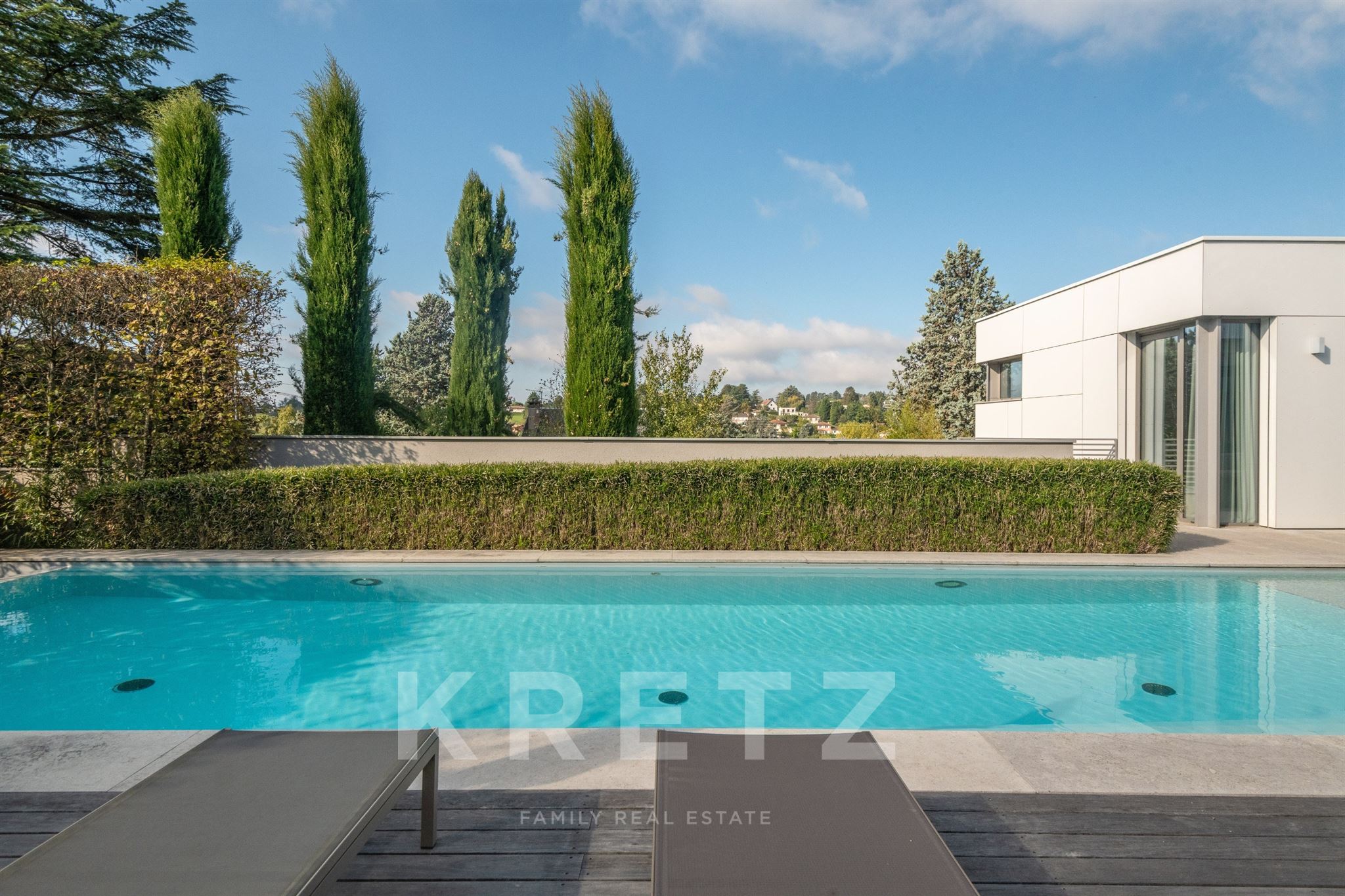 SAINT-CYR-AU-MONT-D’OR – VILLA D’ARCHITECTE CONTEMPORAINE – 293 M² – 4 CHAMBRES – PISCINE