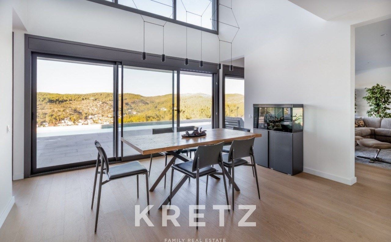 Villa contemporánea con vistas panorámicas – Elegancia a 5 minutos de Sitges