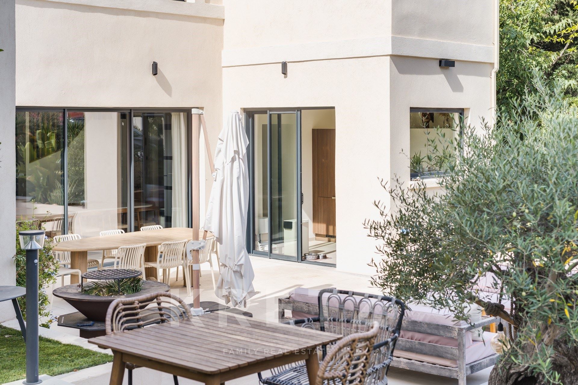 Bastide entièrement rénovée avec grand jardin et piscine