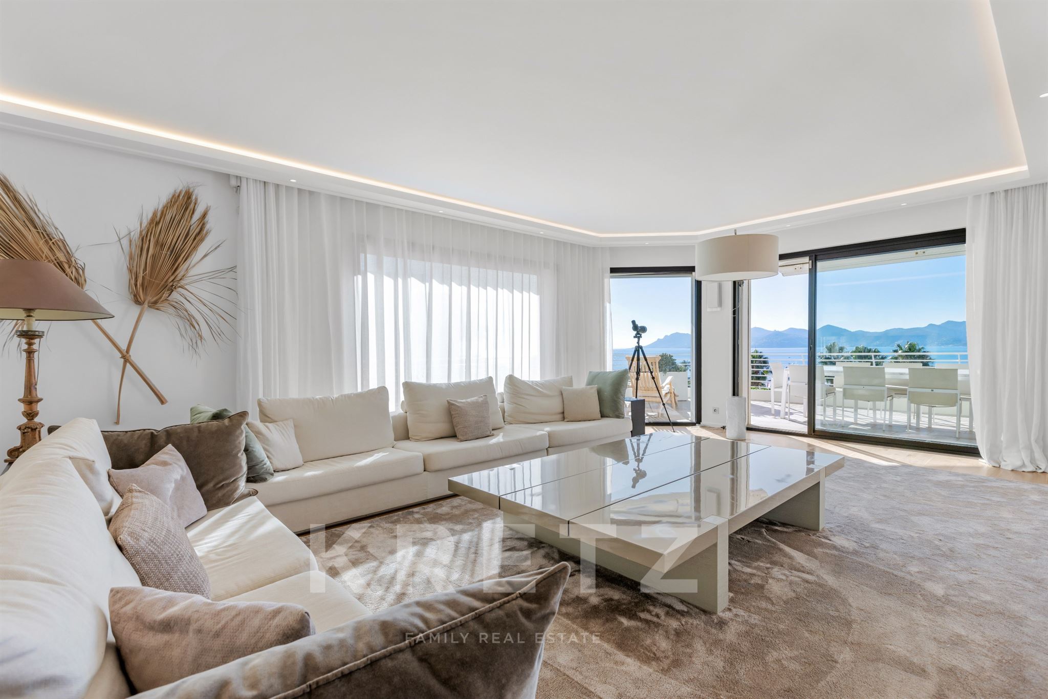 Cannes Croisette – Exceptional Apartment with Panoramic Sea-View Terrace