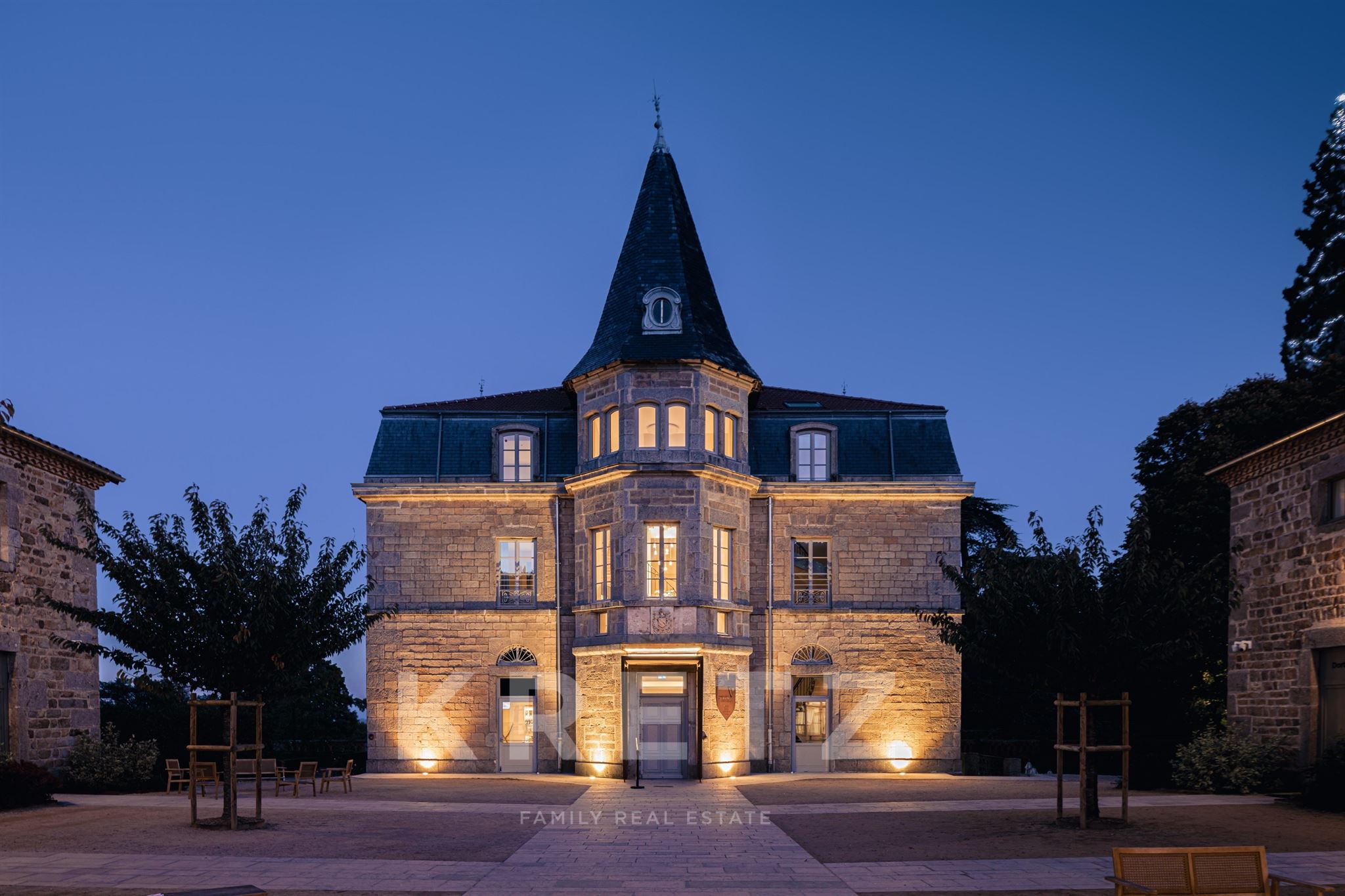Exceptional estate and château spread over 15 hectares