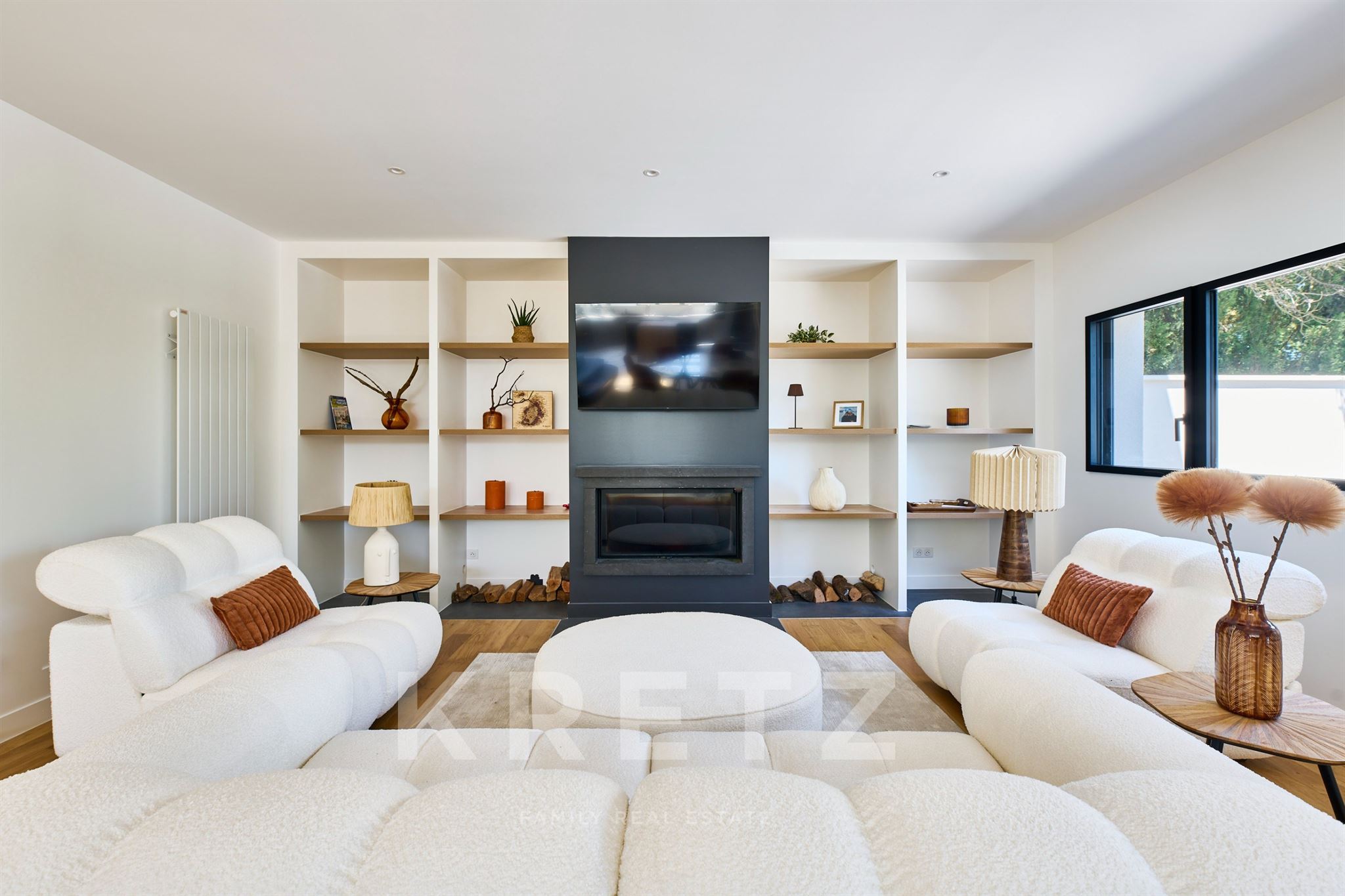 Maison contemporaine avec grandes terrasses et jardin
