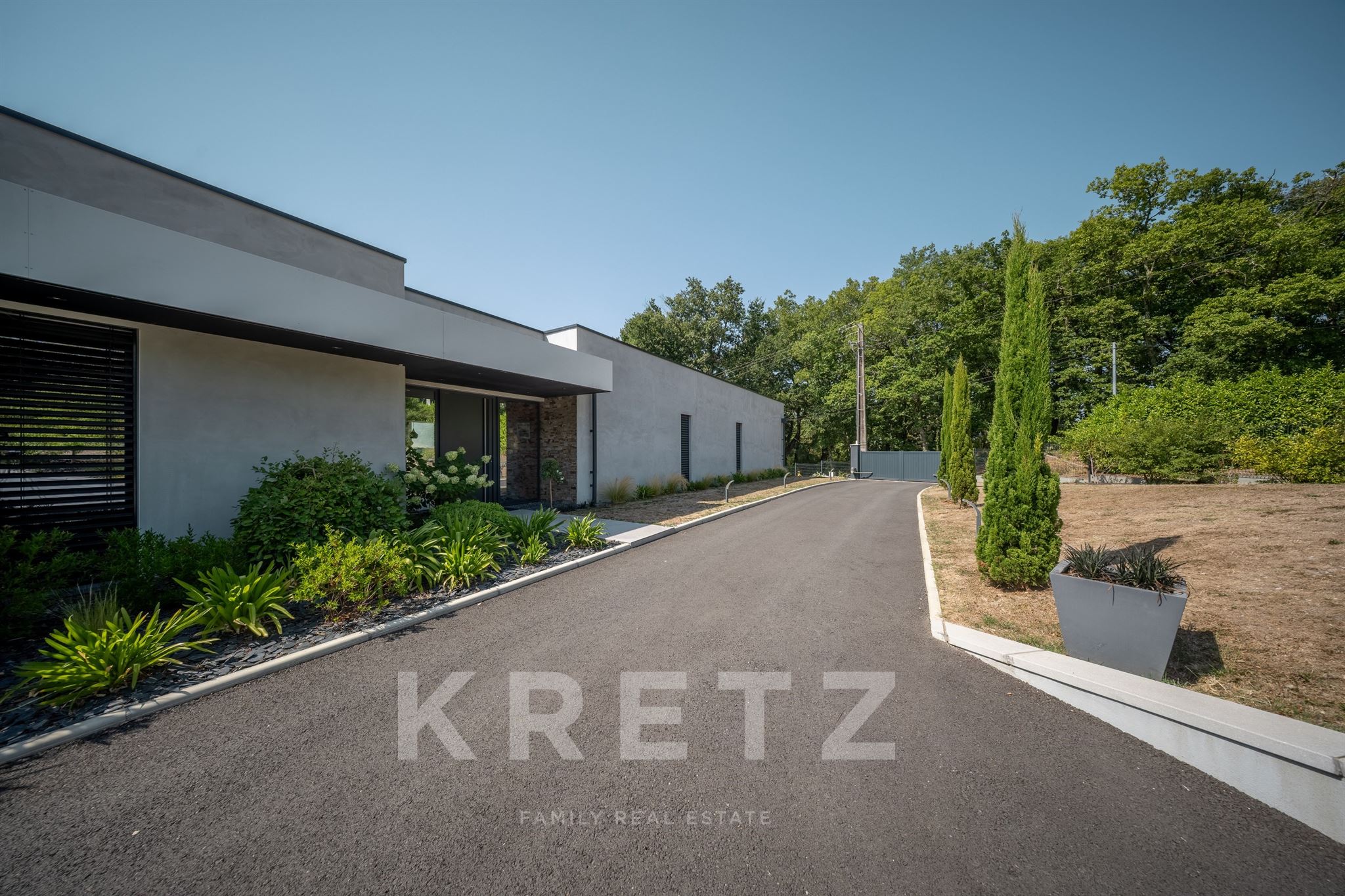 Bordeaux Right Bank – Architect-designed villa with panoramic views over the Entre-Deux-Mers hillsid