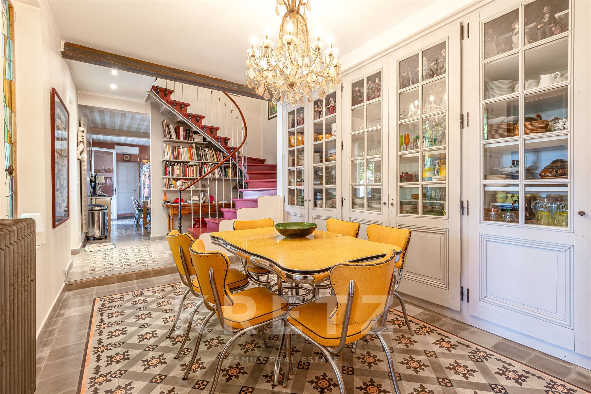 Maison de Prestige au Cœur du Village, avec Vues Ouvertes et Parc Arboré