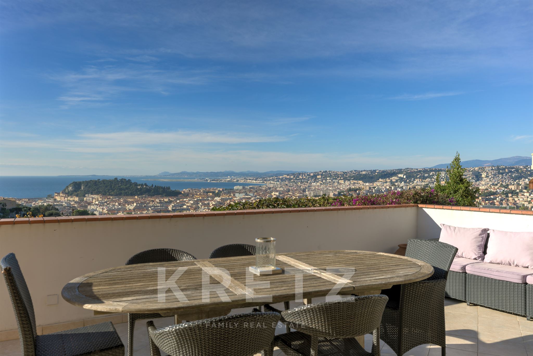 Villa with breathtaking sea view at the foot of the Vinaigrier forest